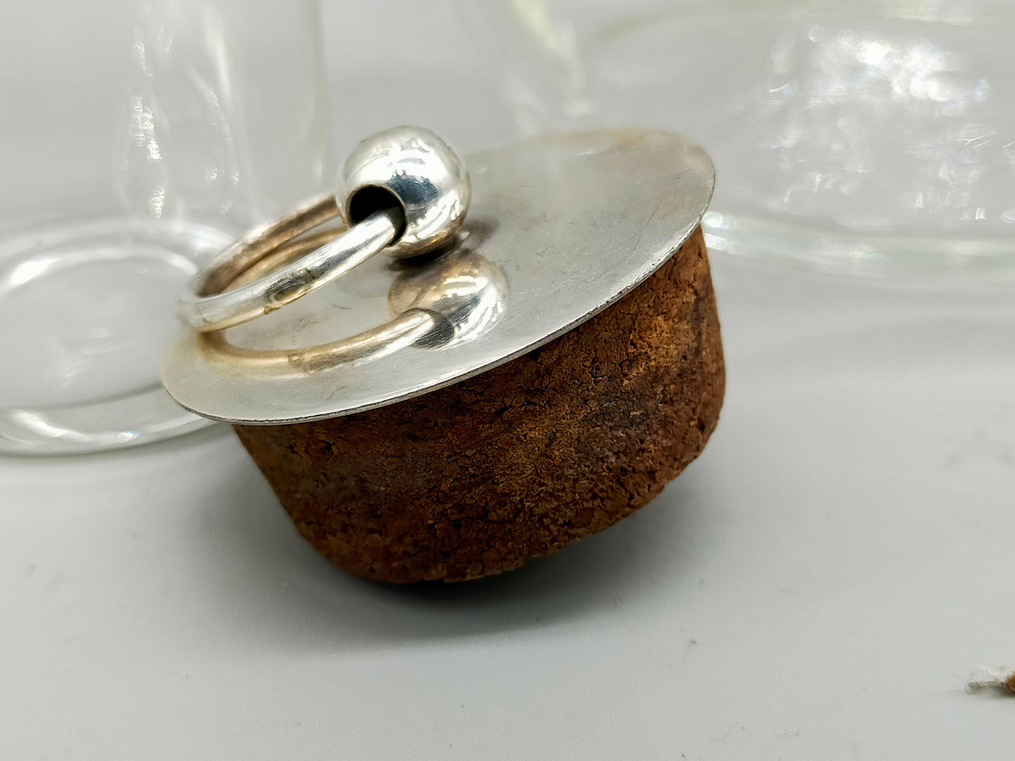 Vintage Glas Karaffe mit Einsatz & Horn Griff – Dekorativ