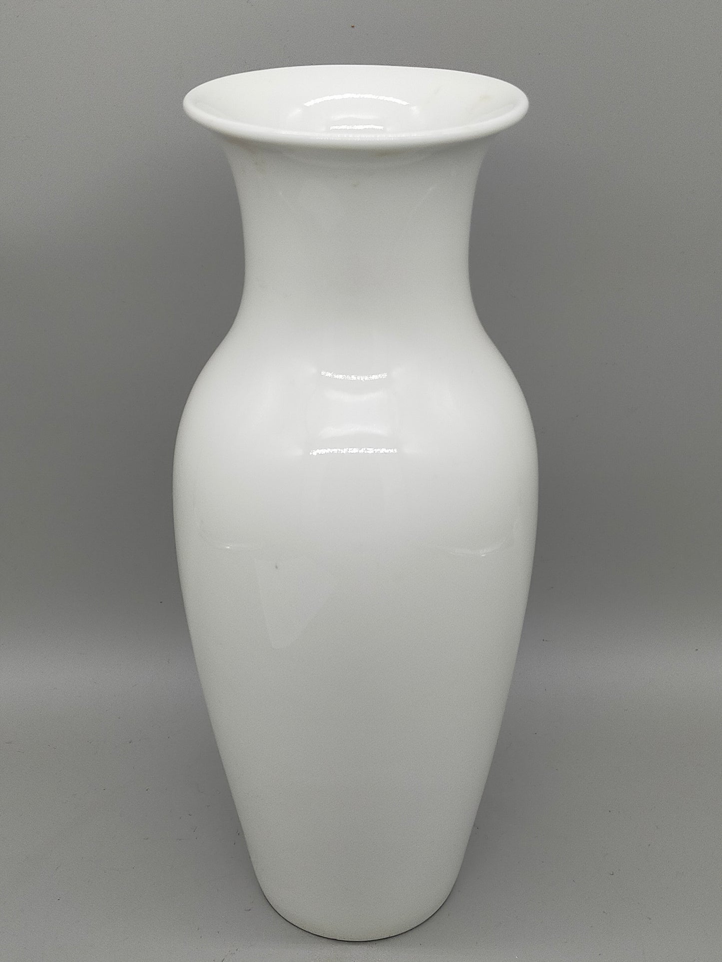 Edle KPM Berlin Porzellan Vase in Weiß – Klassische Balusterform