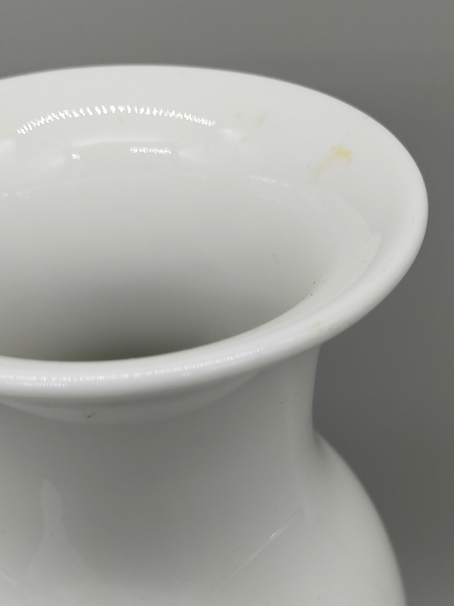 Edle KPM Berlin Porzellan Vase in Weiß – Klassische Balusterform