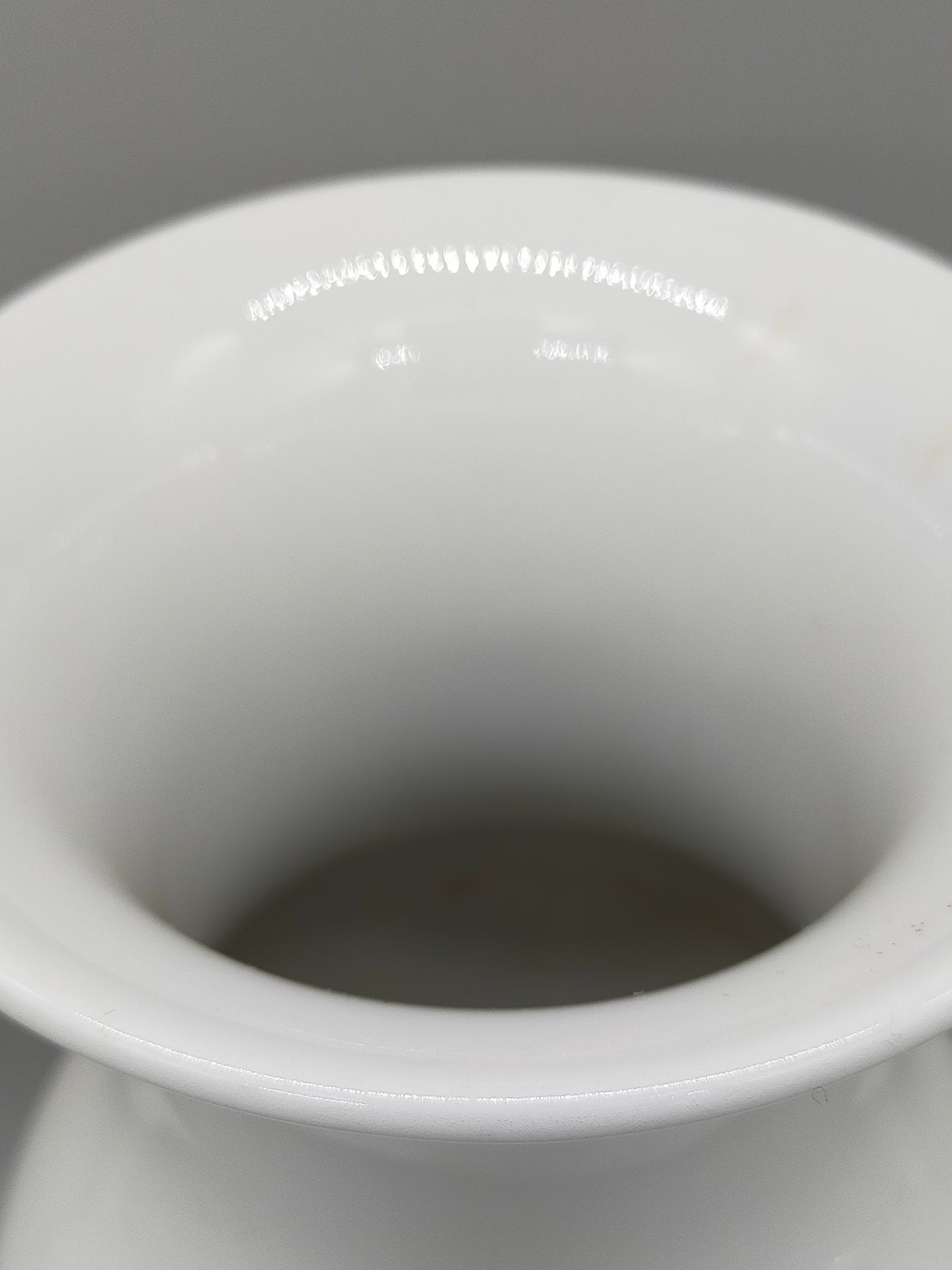 Edle KPM Berlin Porzellan Vase in Weiß – Klassische Balusterform