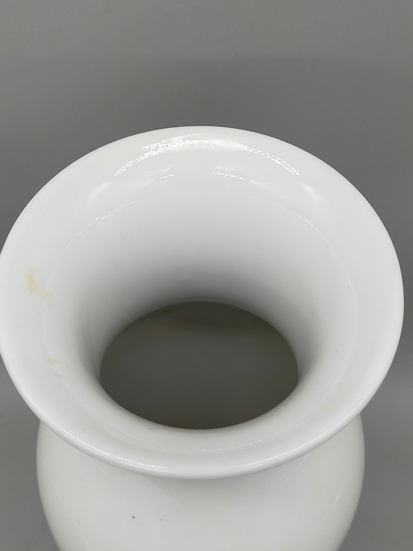 Edle KPM Berlin Porzellan Vase in Weiß – Klassische Balusterform