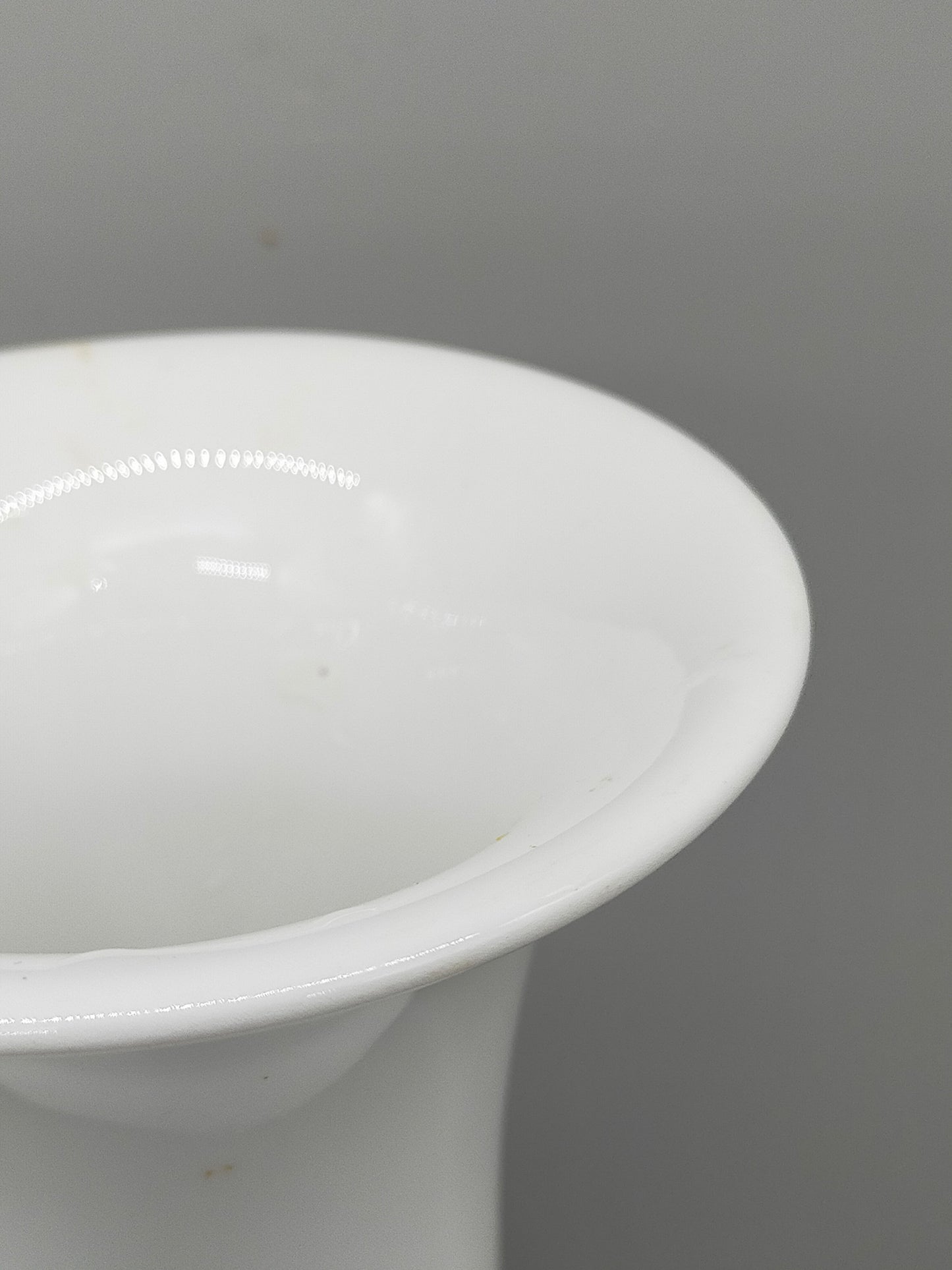 Exklusive KPM Berlin Porzellan Vase in Weiß – Elegante