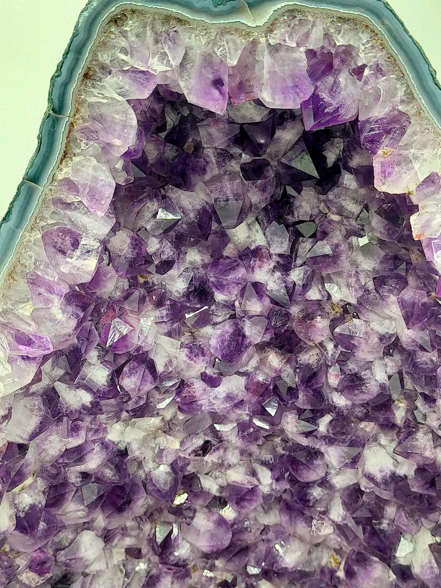 Große Amethyst Druse Geode Kristall violett Naturstein Dekoration