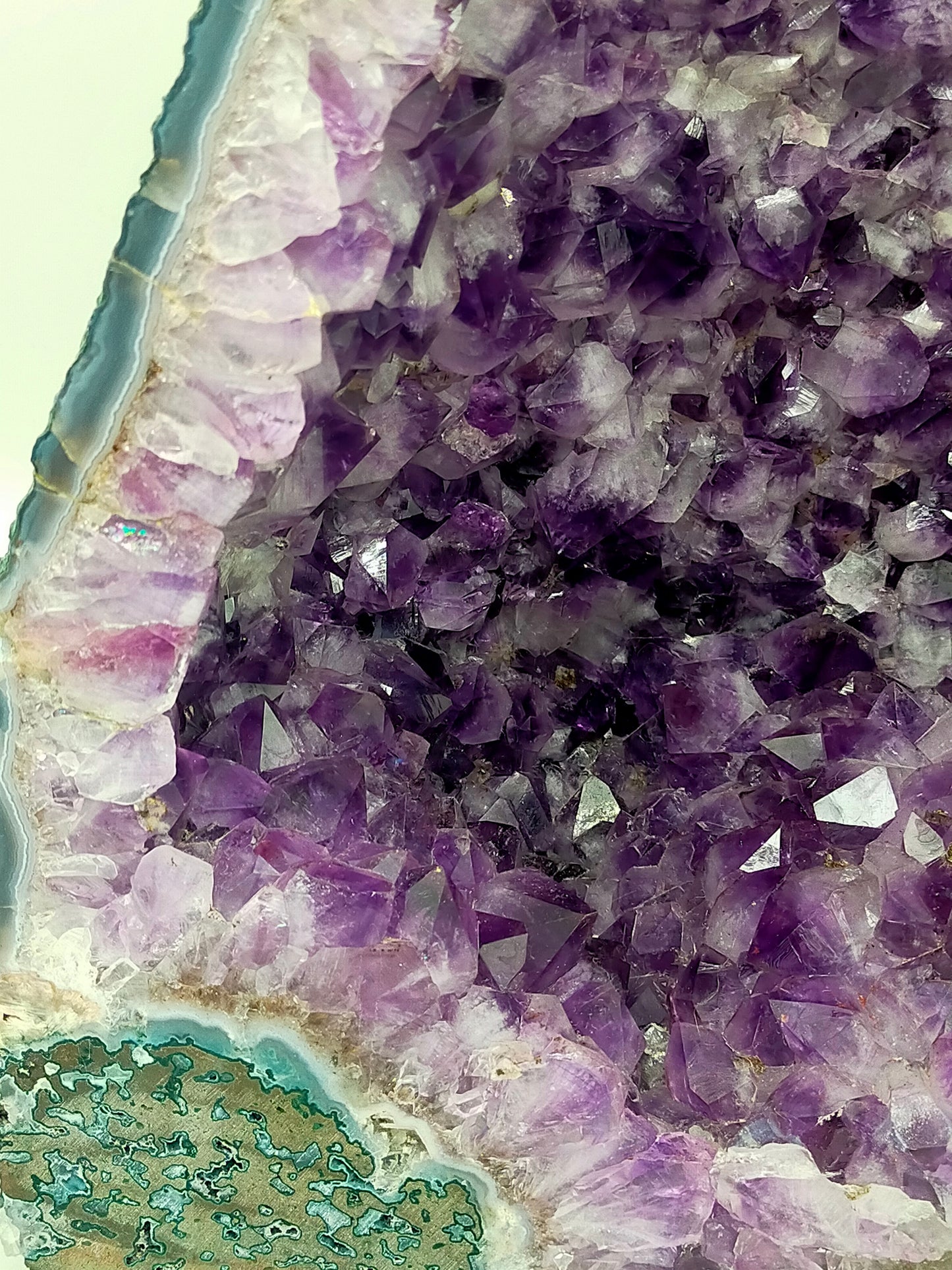 Große Amethyst Druse Geode Kristall violett Naturstein Dekoration