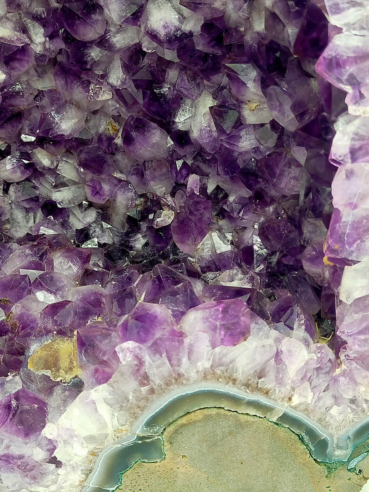 Große Amethyst Druse Geode Kristall violett Naturstein Dekoration