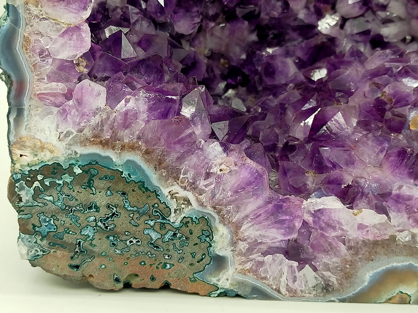 Große Amethyst Druse Geode Kristall violett Naturstein Dekoration