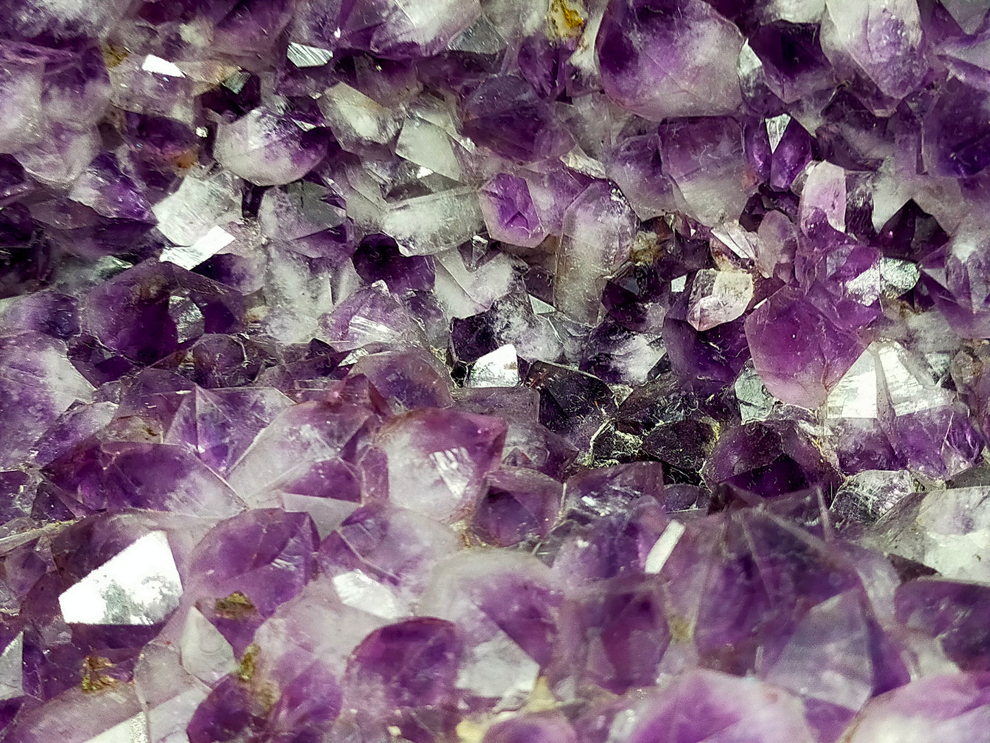 Große Amethyst Druse Geode Kristall violett Naturstein Dekoration
