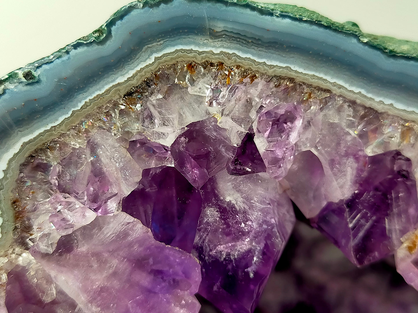 Große Amethyst Druse Geode Kristall violett Naturstein Dekoration