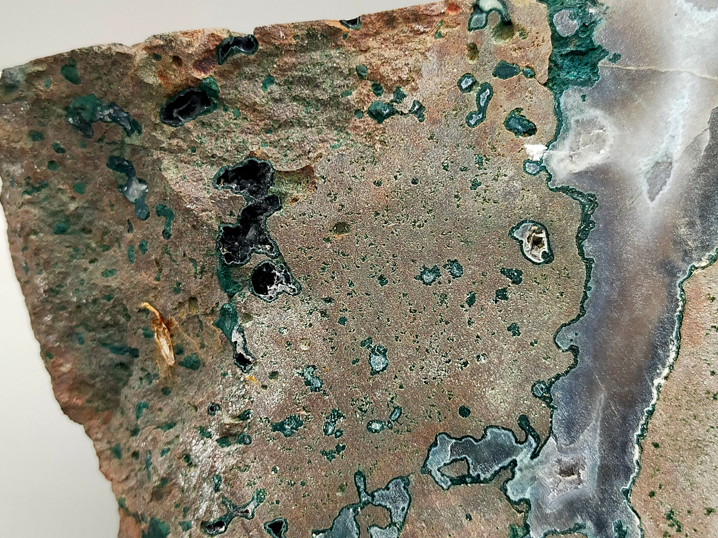 Große Amethyst Druse Geode Kristall violett Naturstein Dekoration