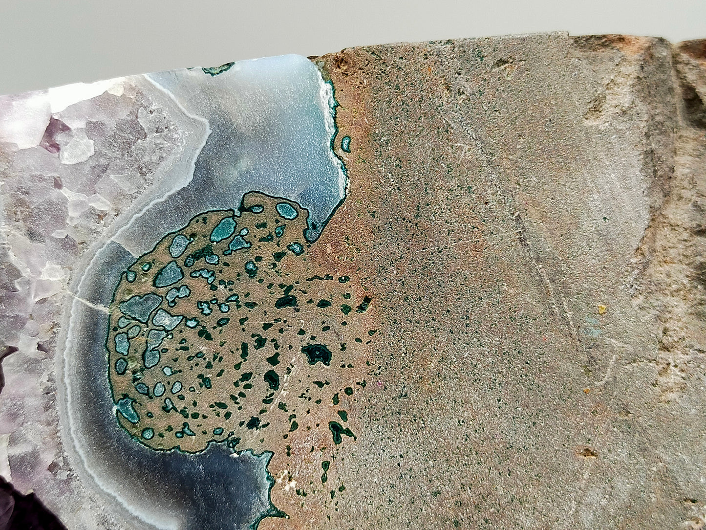 Große Amethyst Druse Geode Kristall violett Naturstein Dekoration