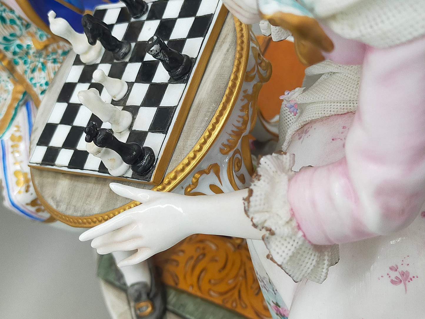 Limoges Porzellan Figur Paar Schach Szene handarbeit signiert