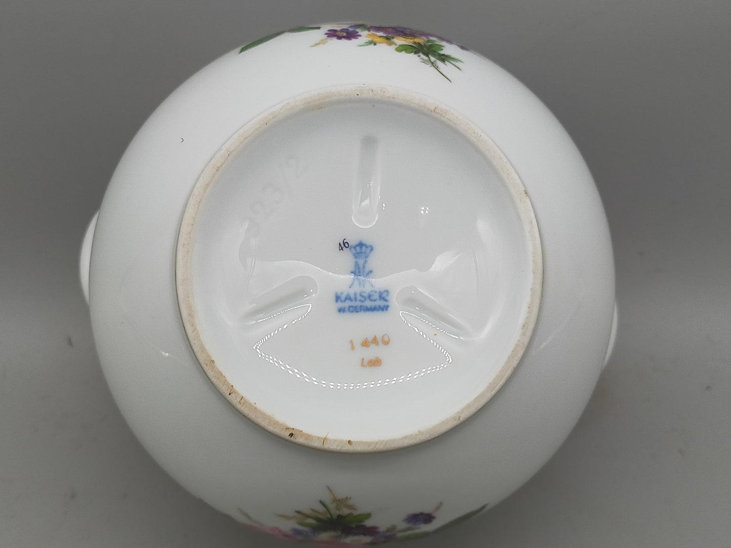 Kaiser Porzellan Schale floral handbemalt mit Goldrand Farbe