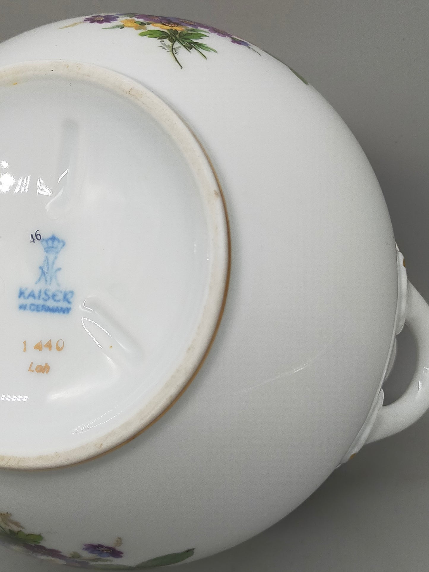 Kaiser Porzellan Schale floral handbemalt mit Goldrand Farbe