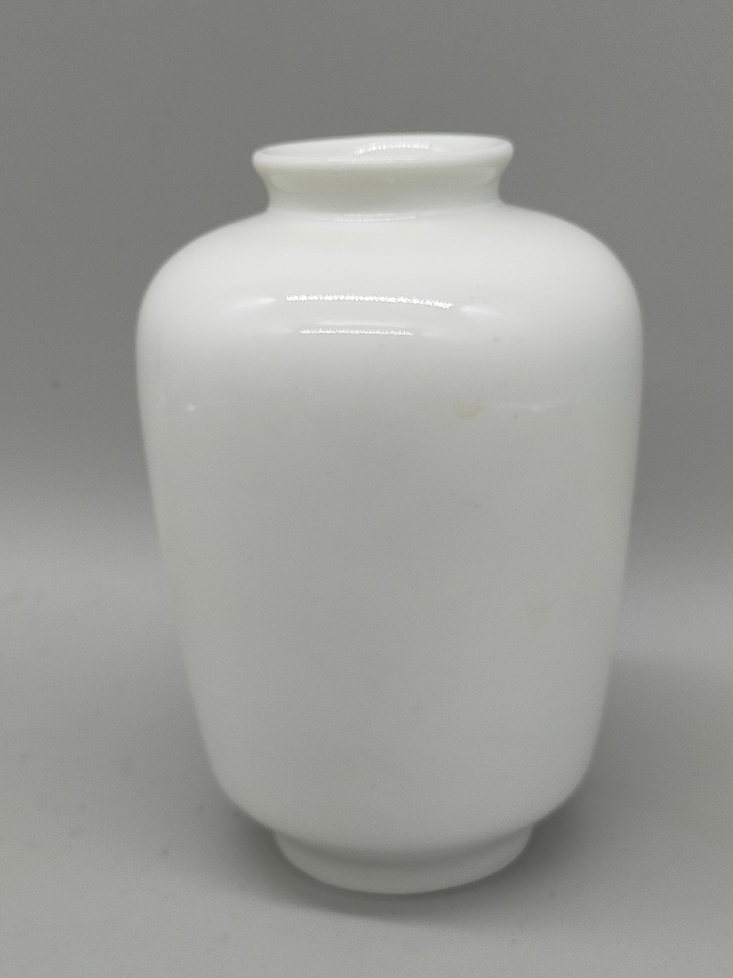 KPM Berlin Porzellan Vase – Klassisch Weiß, Zeitlose Eleganz