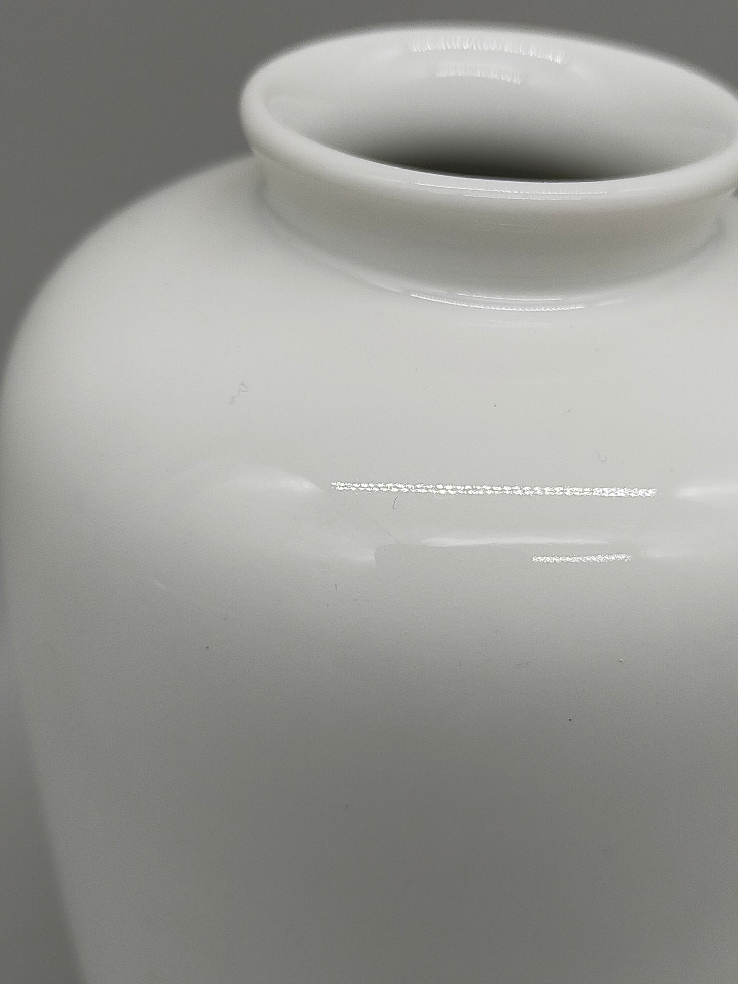 KPM Berlin Porzellan Vase – Klassisch Weiß, Zeitlose Eleganz