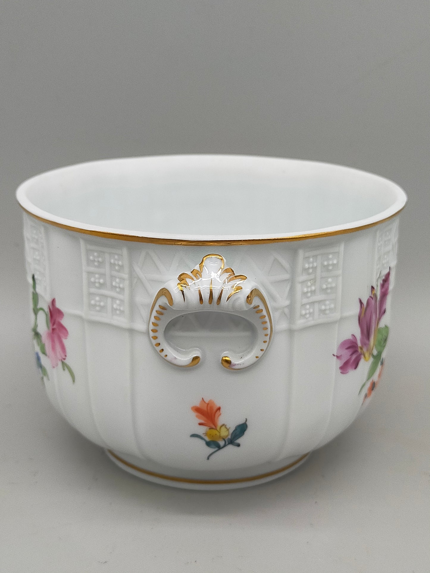 Dresden Porzellan Schale mit Blumenmalerei – Handbemalt