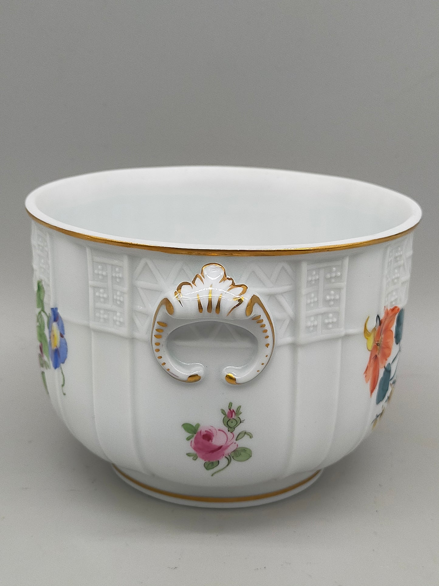 Dresden Porzellan Schale mit Blumenmalerei – Handbemalt