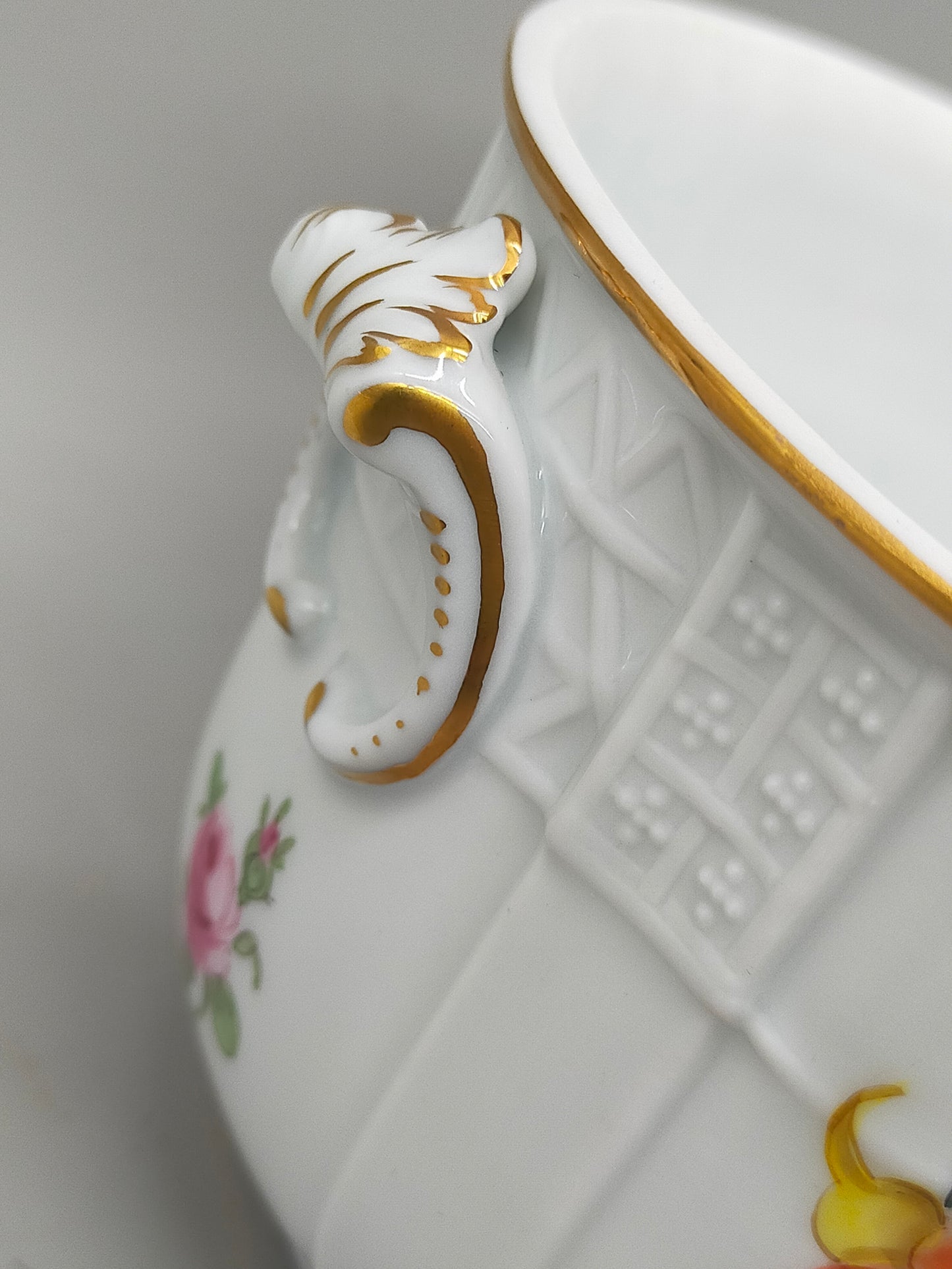 Dresden Porzellan Schale mit Blumenmalerei – Handbemalt