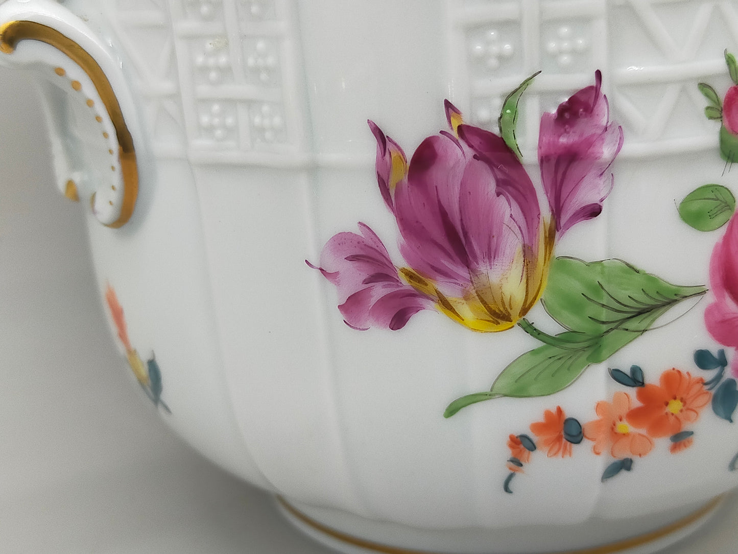 Dresden Porzellan Schale mit Blumenmalerei – Handbemalt
