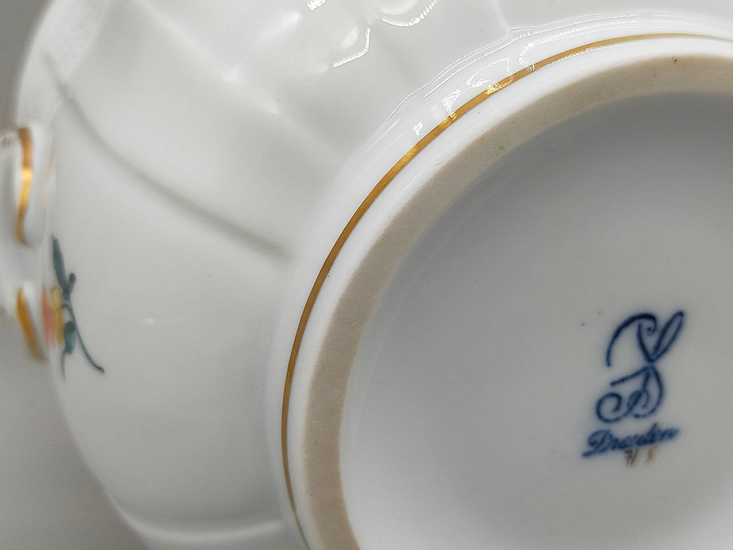 Dresden Porzellan Schale mit Blumenmalerei – Handbemalt