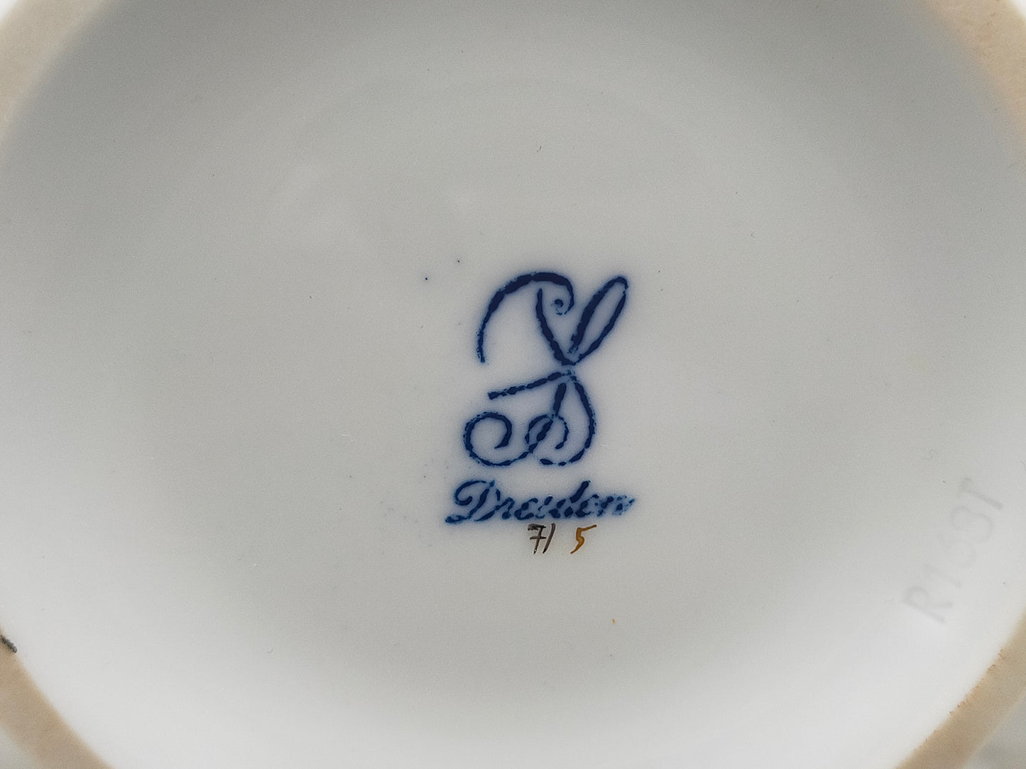 Dresden Porzellan Schale mit Blumenmalerei – Handbemalt
