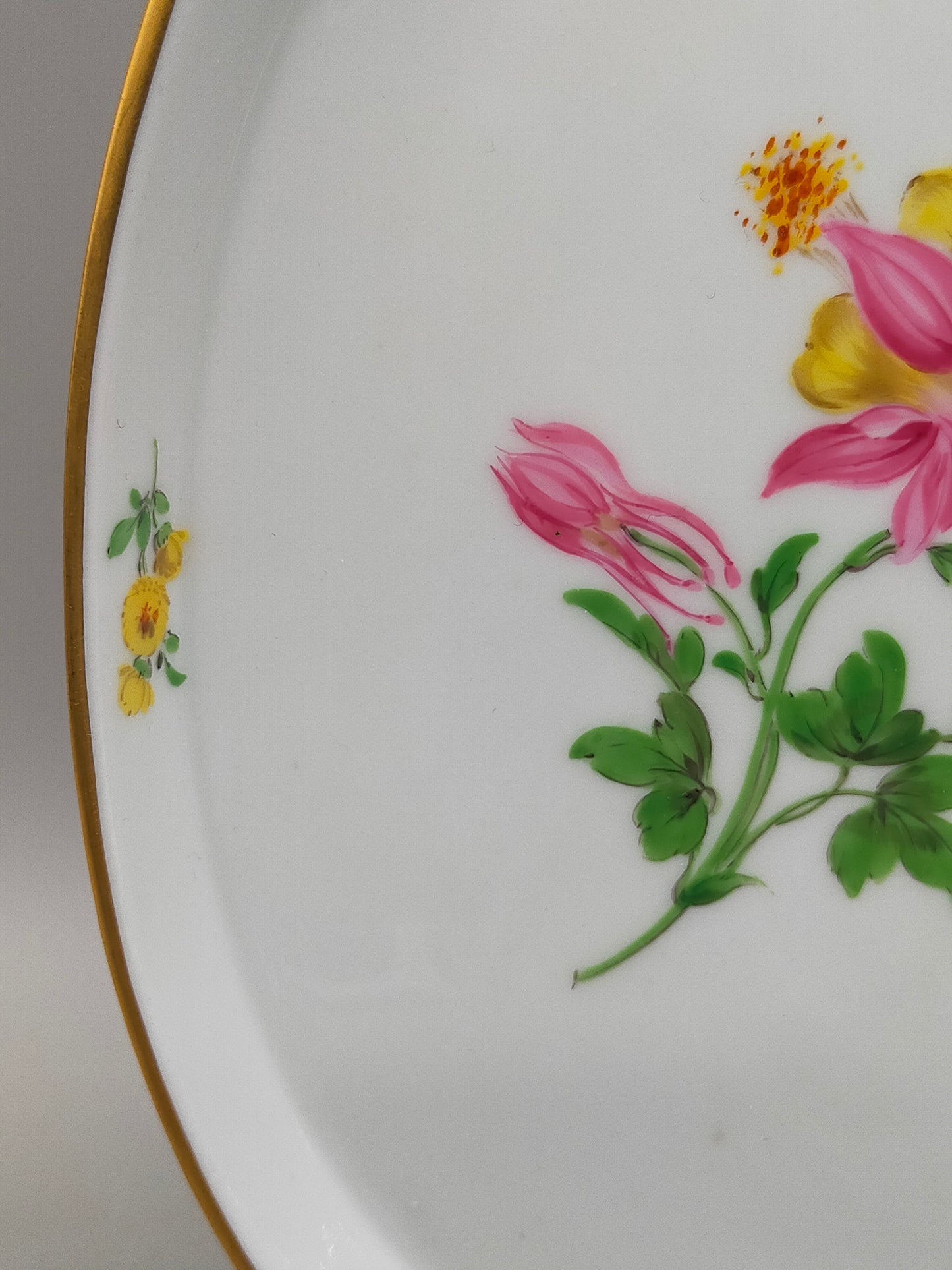 Meissen Porzellan Platte – Handbemalt mit Blumen