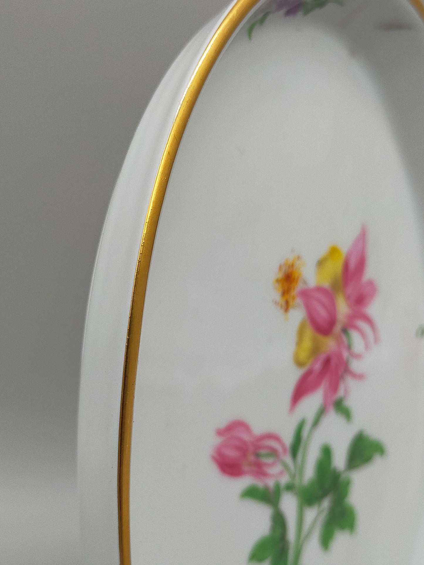 Meissen Porzellan Platte – Handbemalt mit Blumen