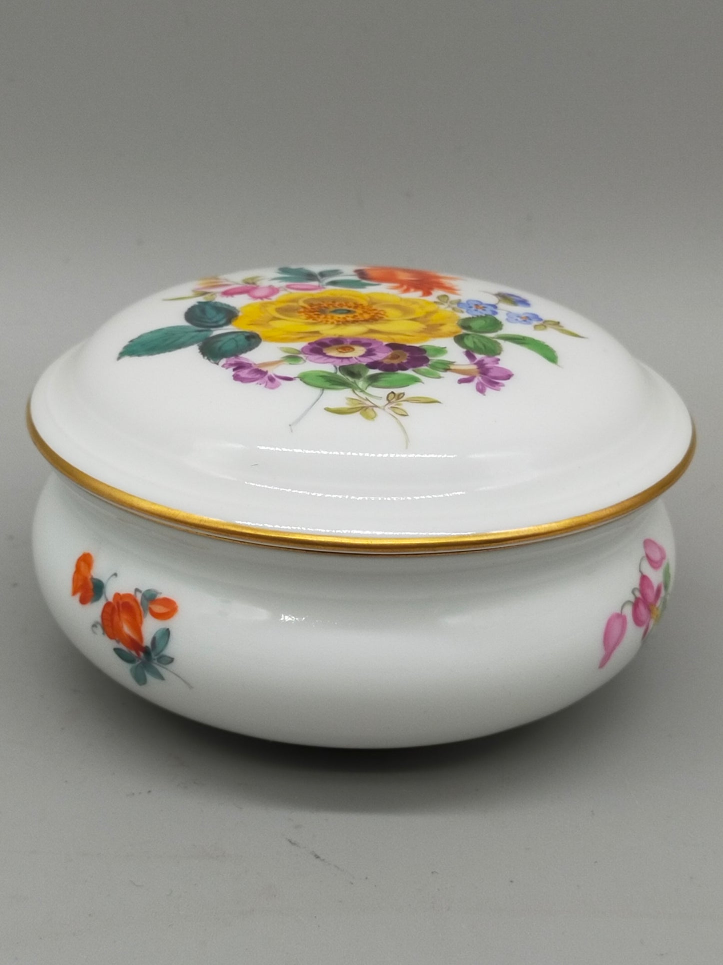 Meissen Porzellan Dose mit Deckel – Handbemalt & Goldfarberand