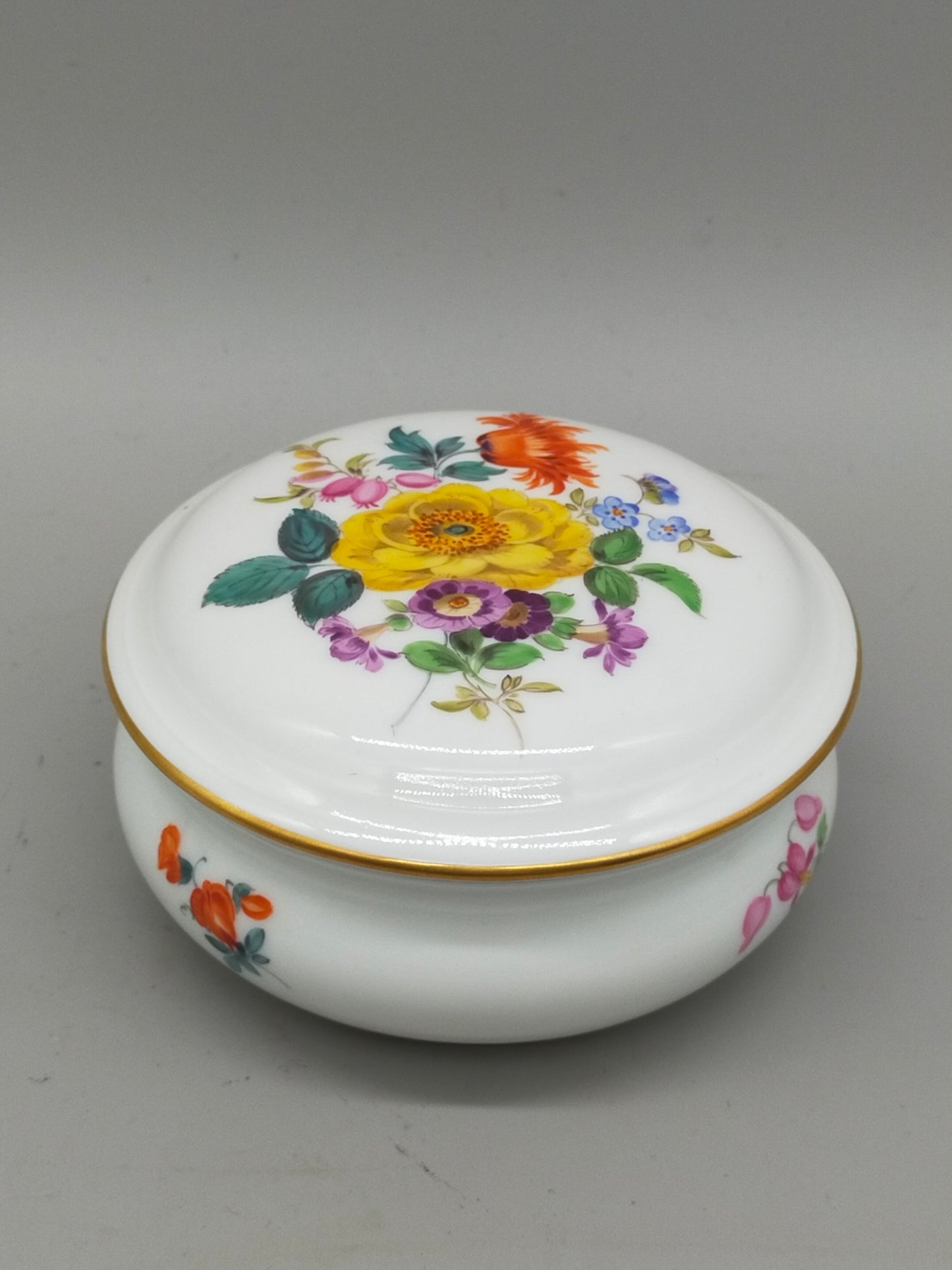 Meissen Porzellan Dose mit Deckel – Handbemalt & Goldfarberand