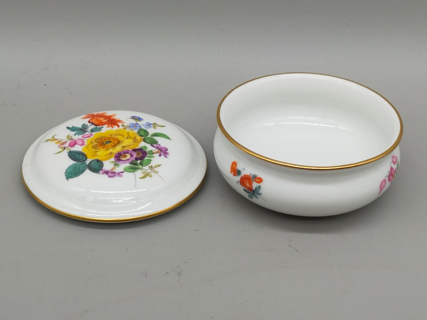 Meissen Porzellan Dose mit Deckel – Handbemalt & Goldfarberand