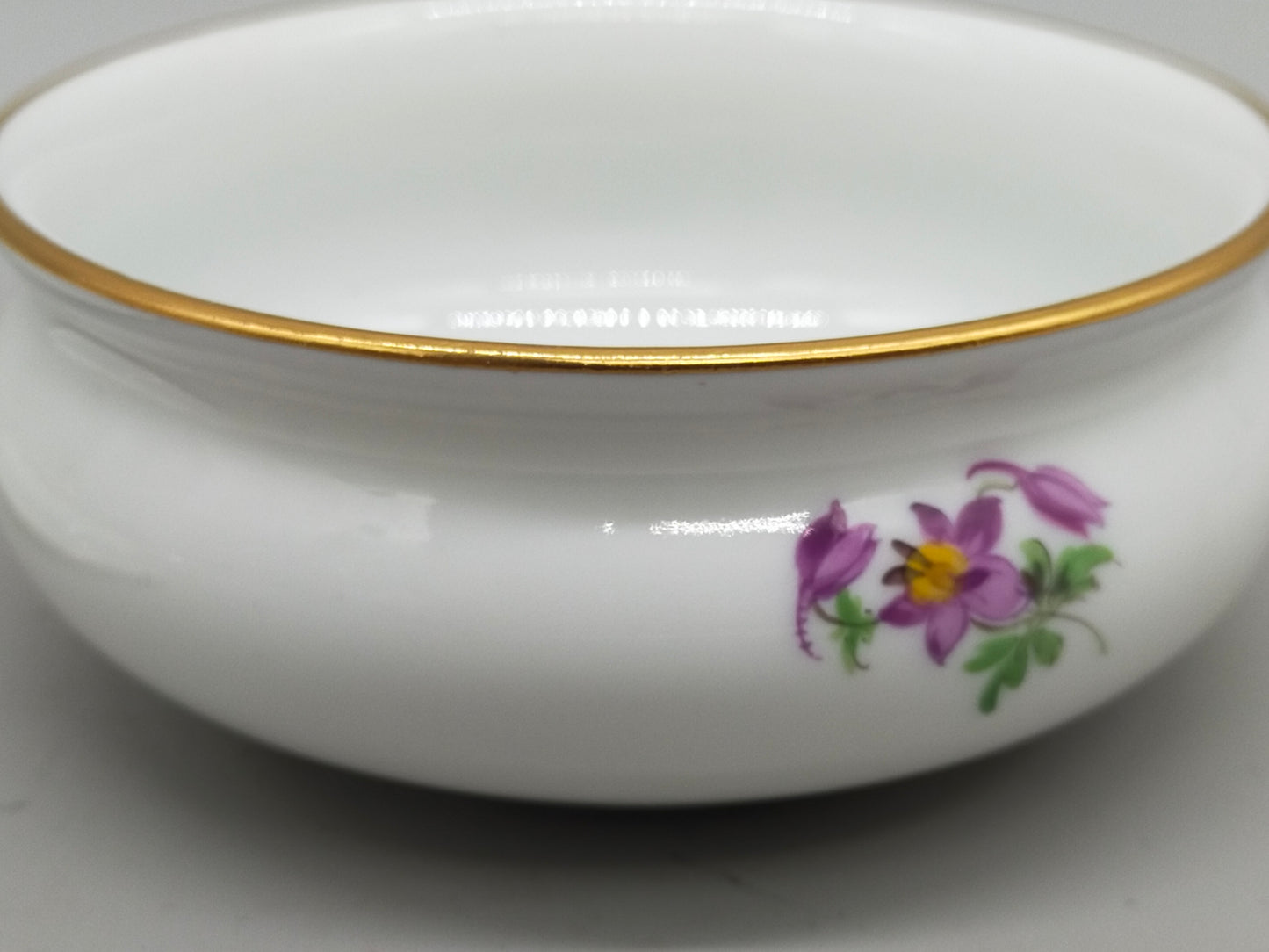 Meissen Porzellan Dose mit Deckel – Handbemalt & Goldfarberand