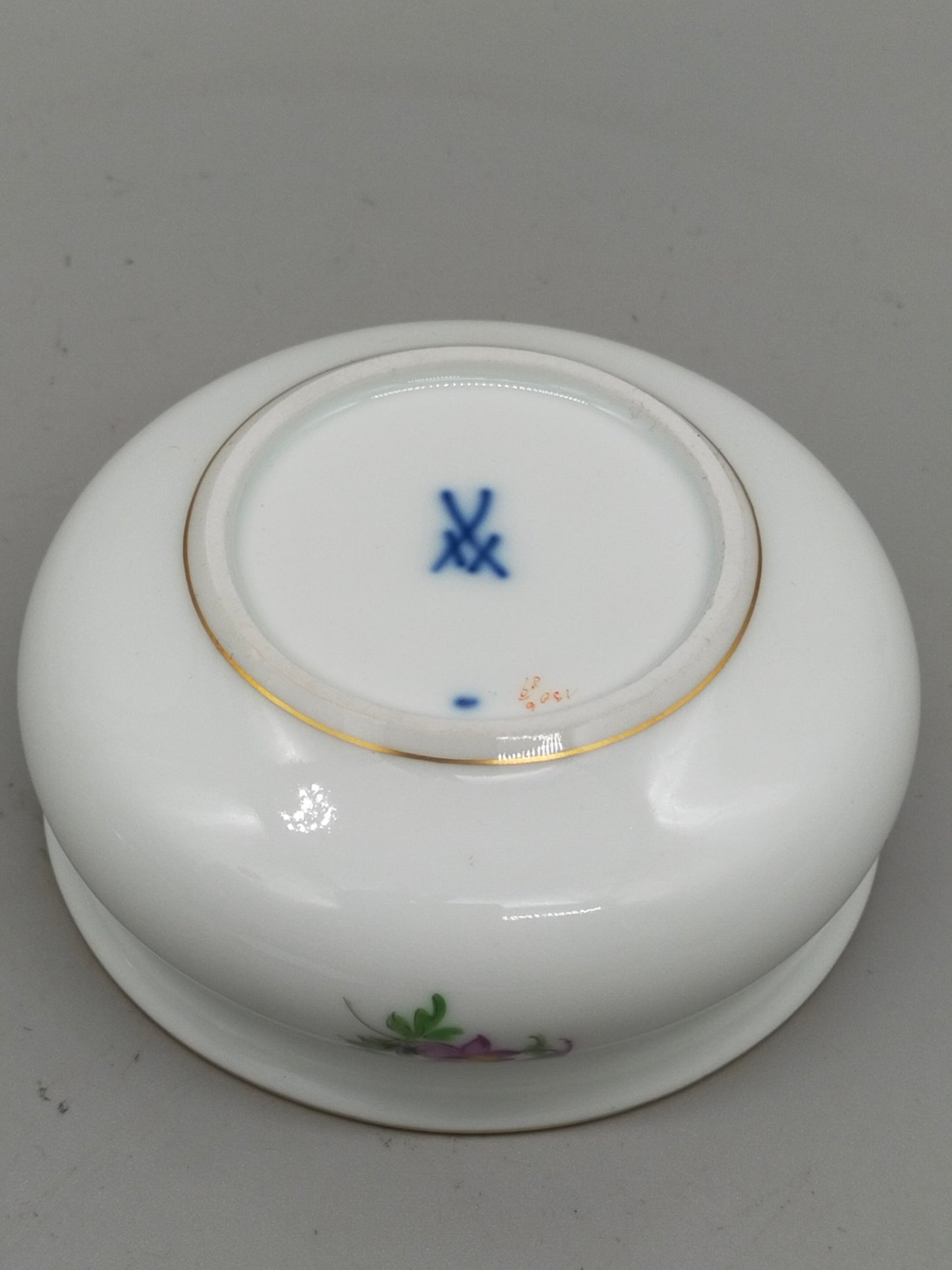 Meissen Porzellan Dose mit Deckel – Handbemalt & Goldfarberand