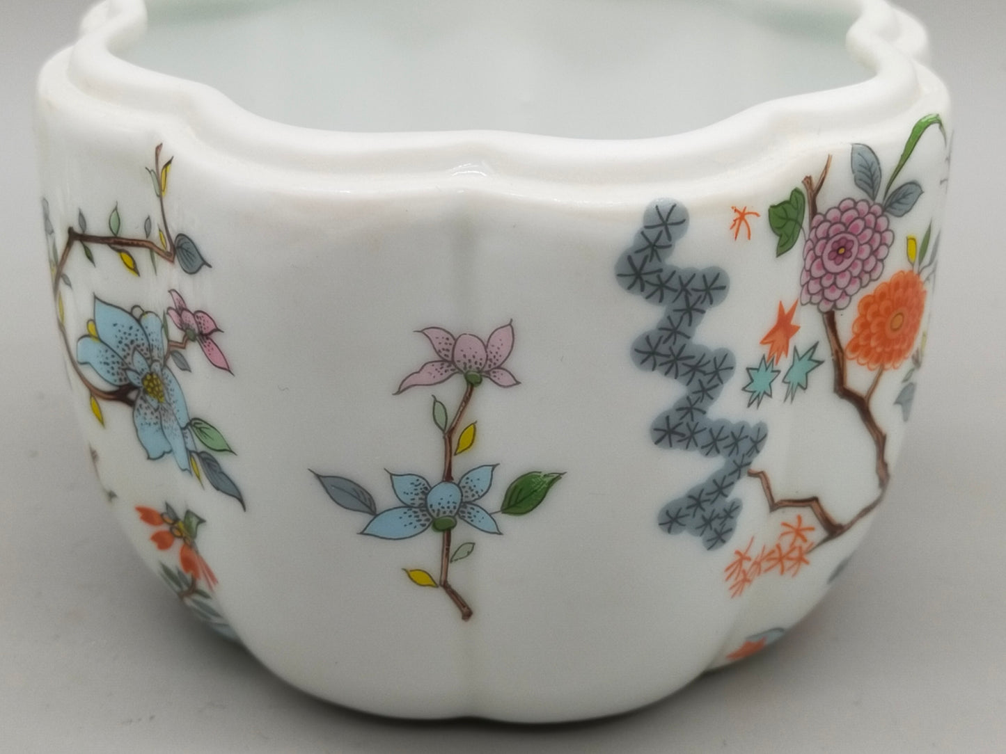 Aichi Seto Japan Porzellan Dose – Floral bemalt mit Deckel & Gold