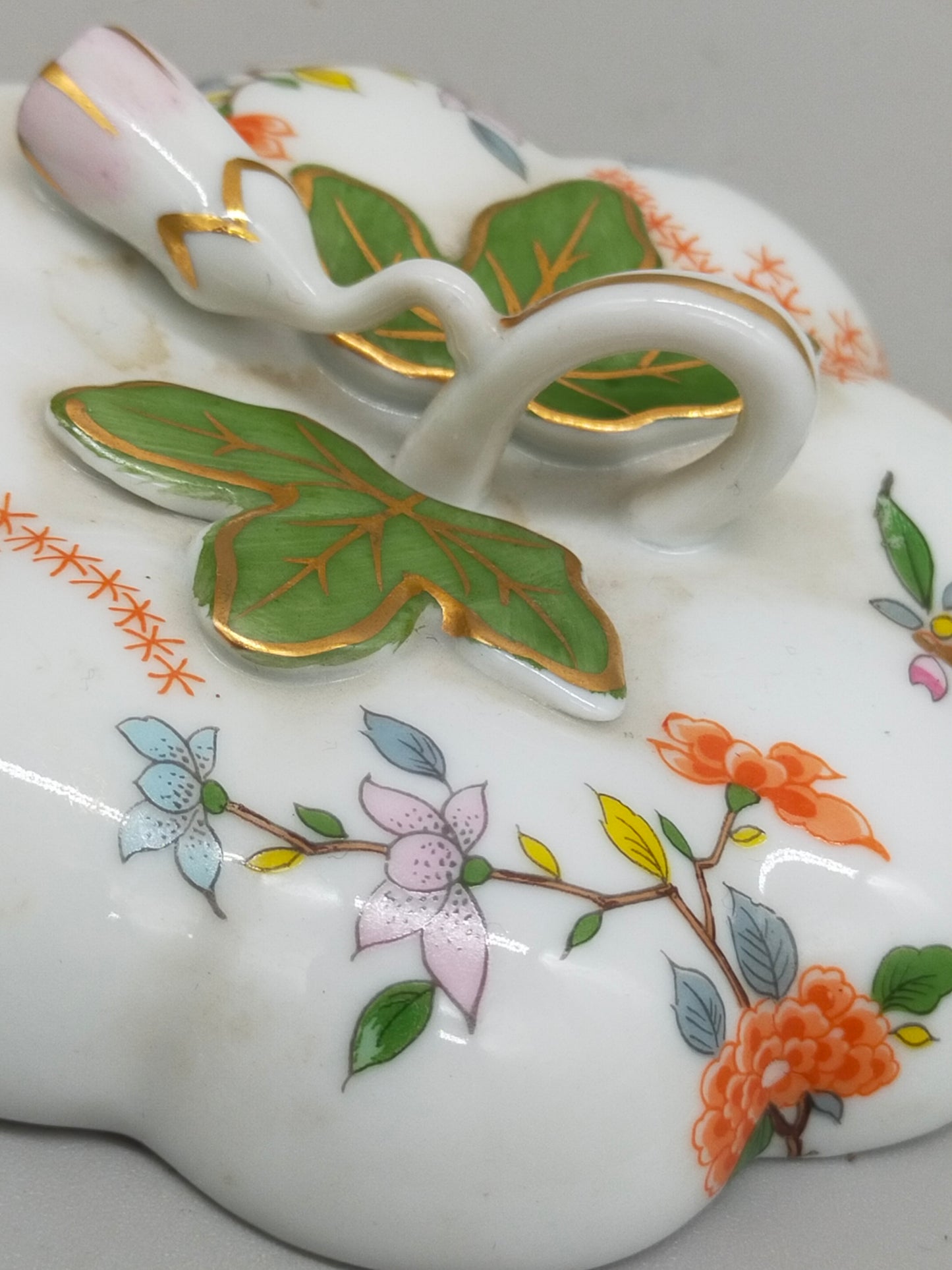 Aichi Seto Japan Porzellan Dose – Floral bemalt mit Deckel & Gold