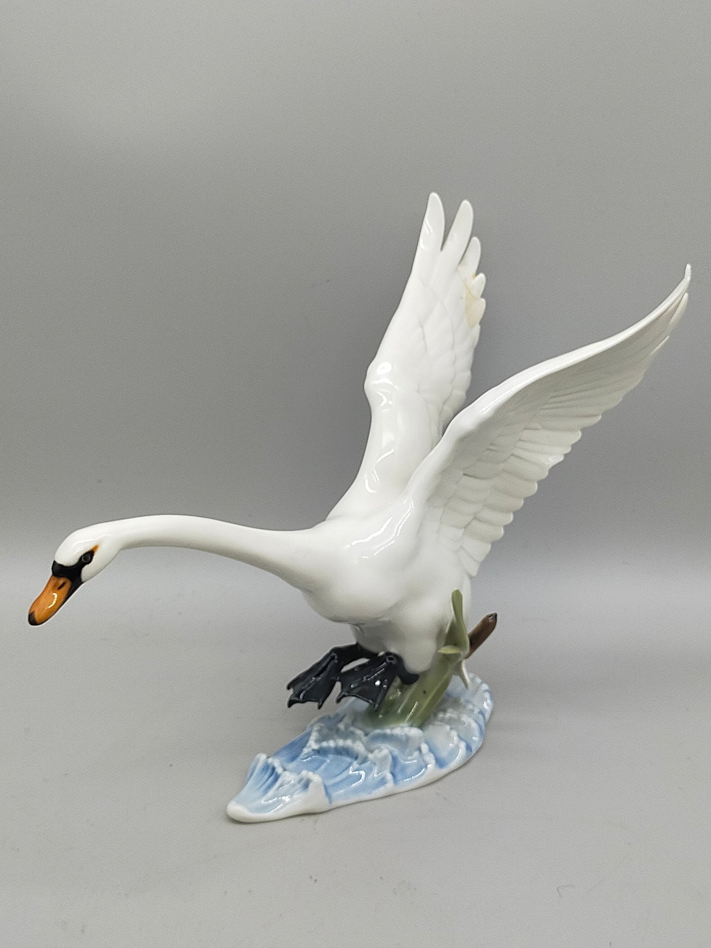 Lorenz Hutschenreuther Schwan Figur – Elegante Porzellan Skulptur