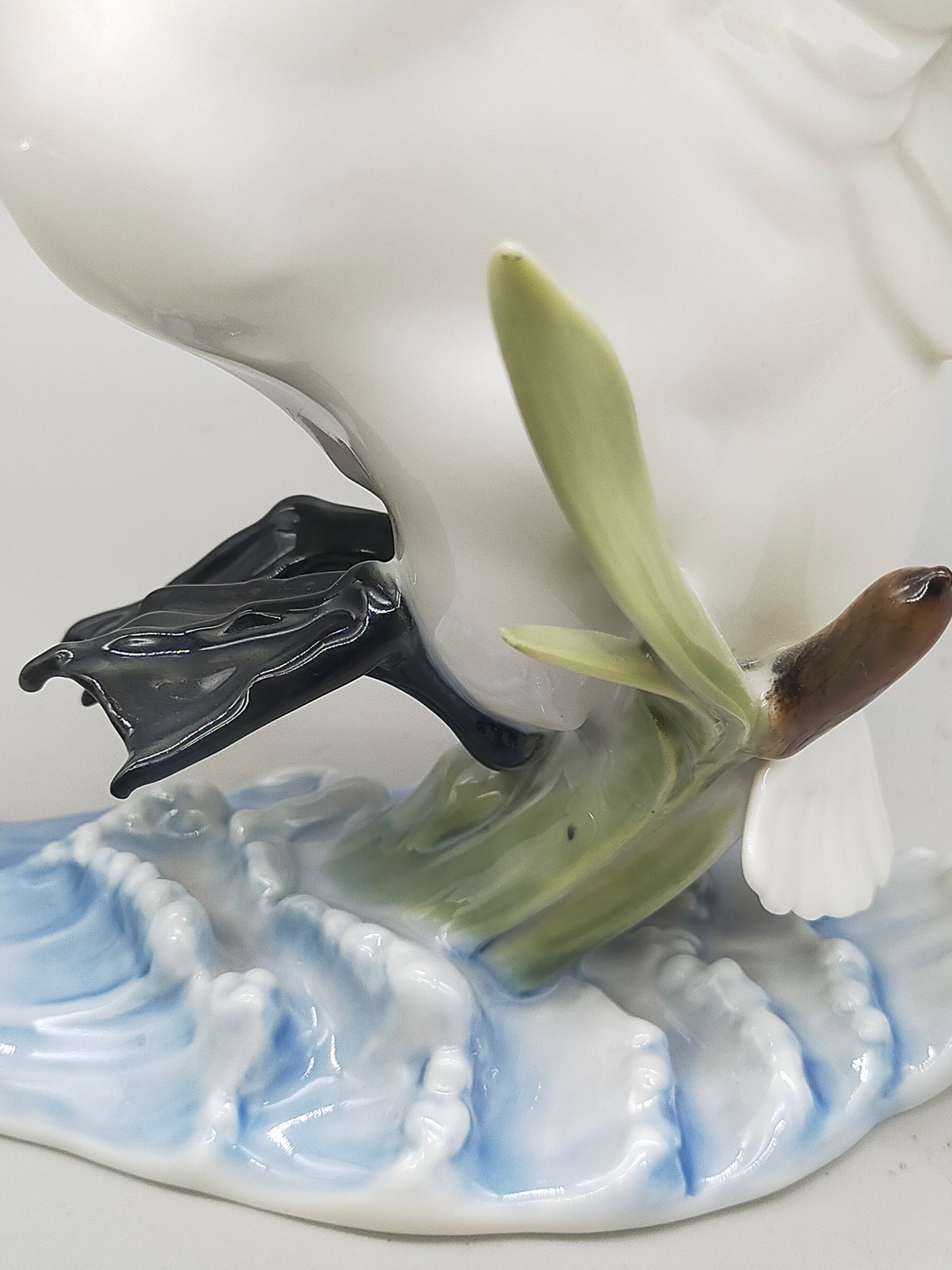 Lorenz Hutschenreuther Schwan Figur – Elegante Porzellan Skulptur