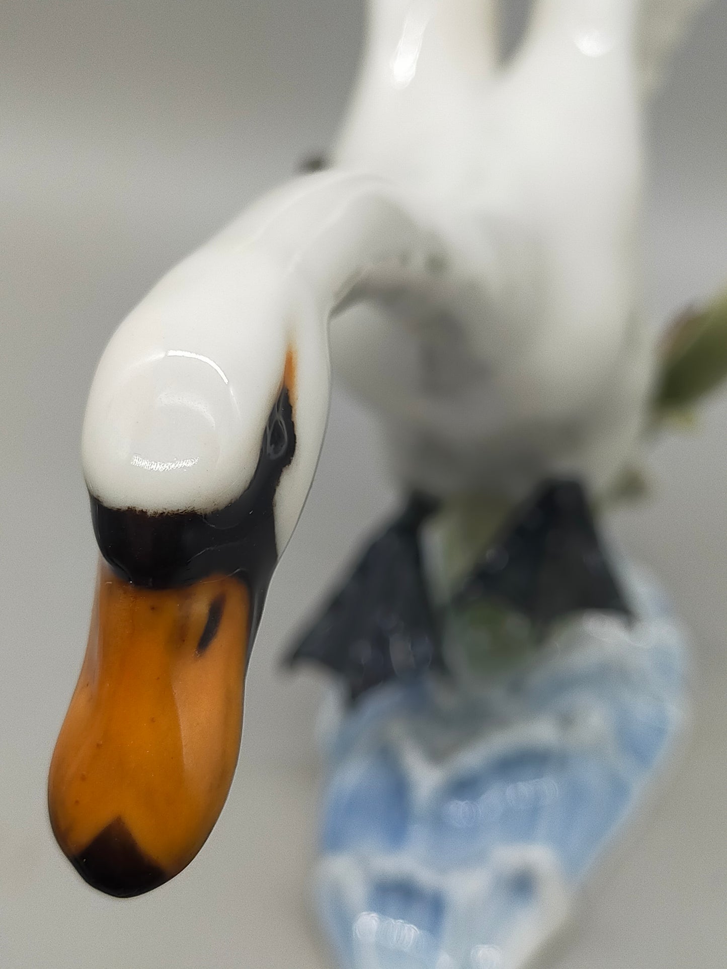 Lorenz Hutschenreuther Schwan Figur – Elegante Porzellan Skulptur