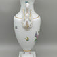 Prachtvolle Dresden Porzellan Schwanenhenkel Vase – Handbemaltes Blumendekor