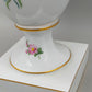 Prachtvolle Dresden Porzellan Schwanenhenkel Vase – Handbemaltes Blumendekor