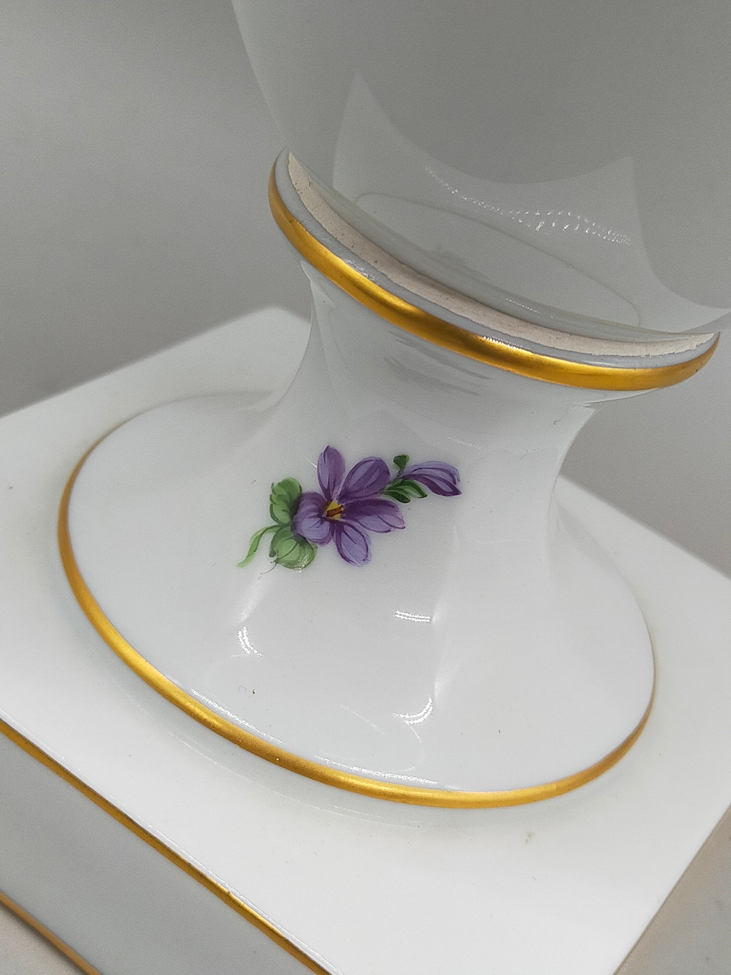 Prachtvolle Dresden Porzellan Schwanenhenkel Vase – Handbemaltes Blumendekor