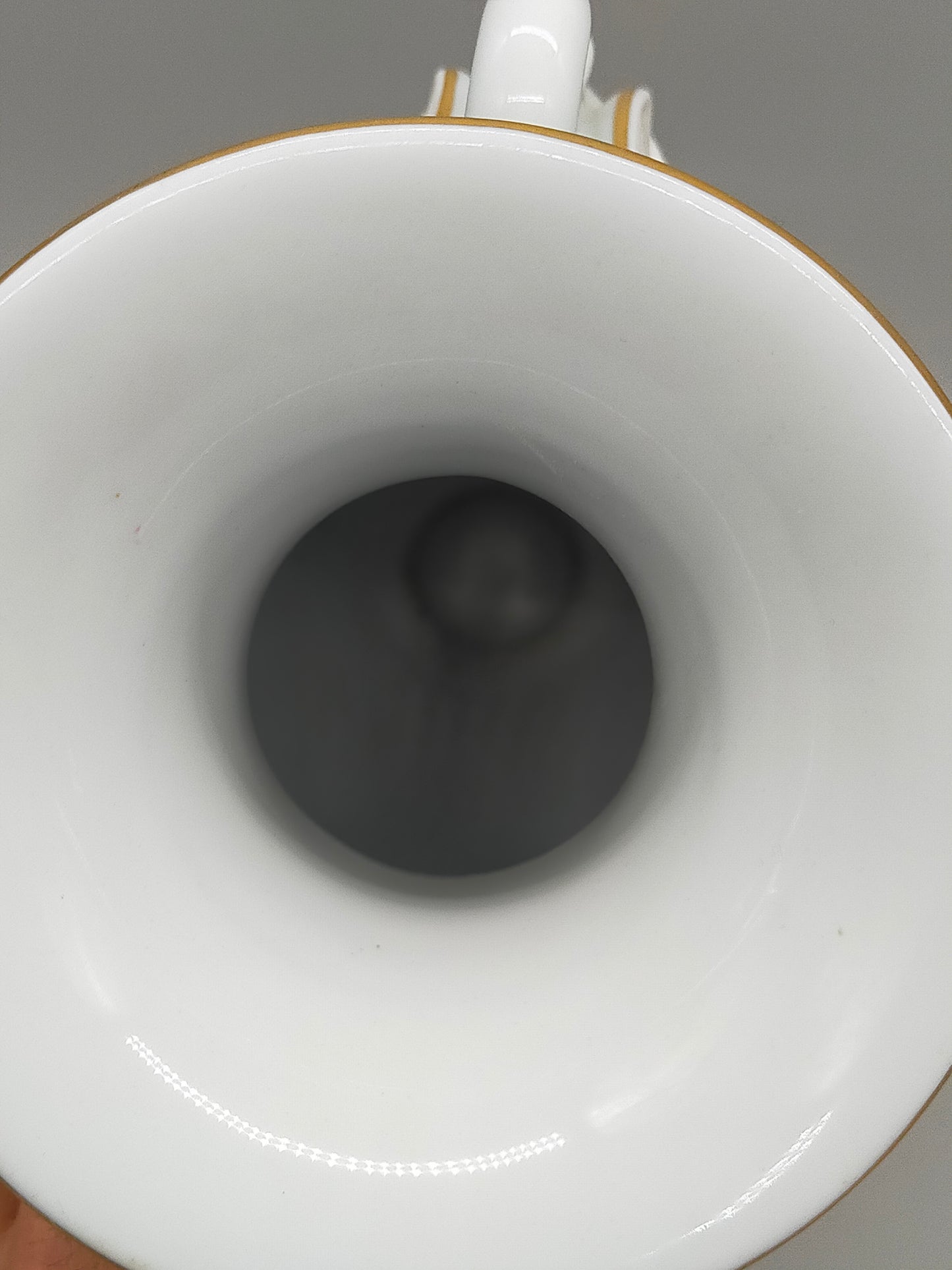 Prachtvolle Dresden Porzellan Schwanenhenkel Vase – Handbemaltes Blumendekor