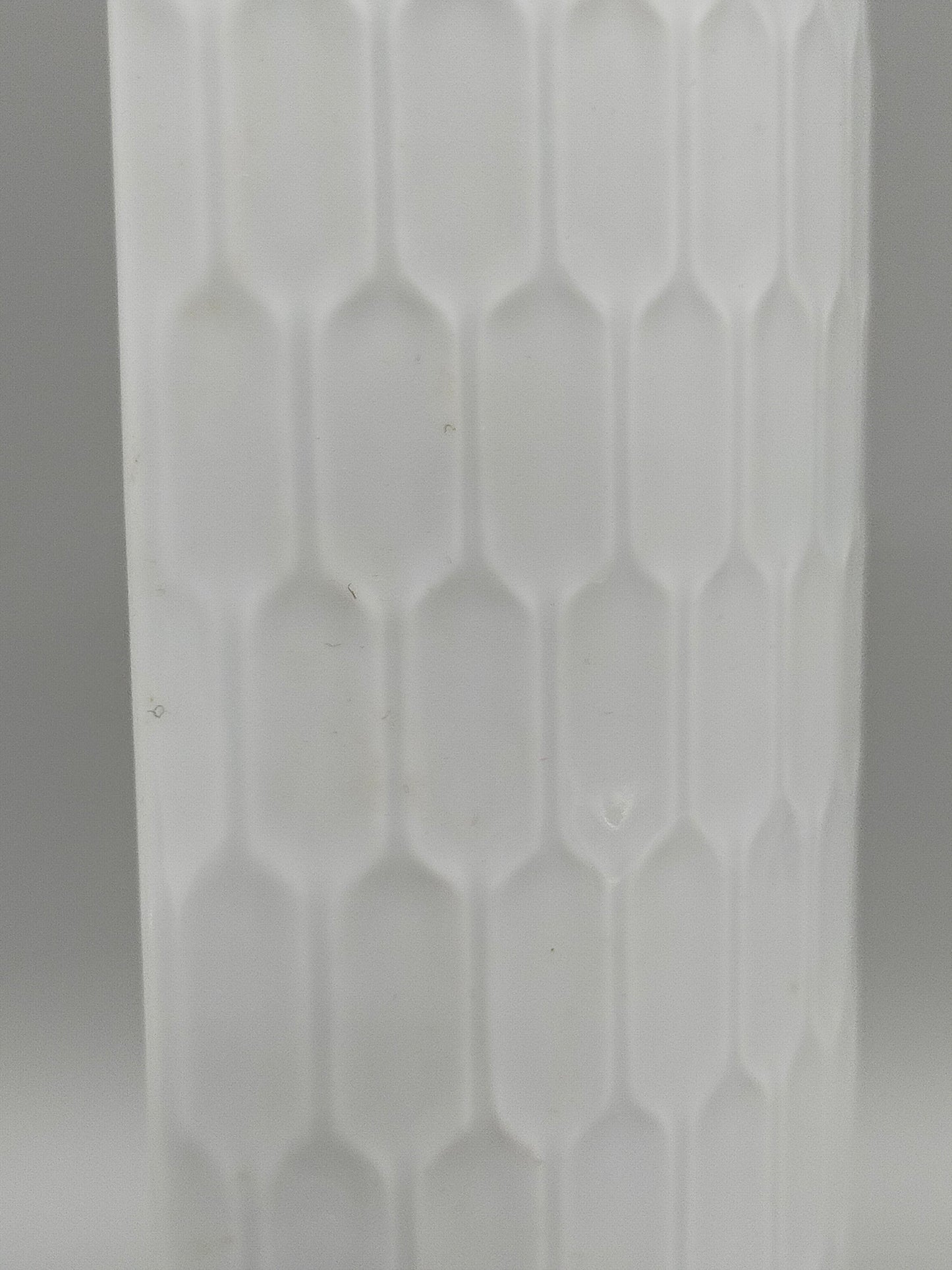 Zeitlose Alka Kunst Bavaria Vase – Weißes Relief-Design für modernes Wohnen