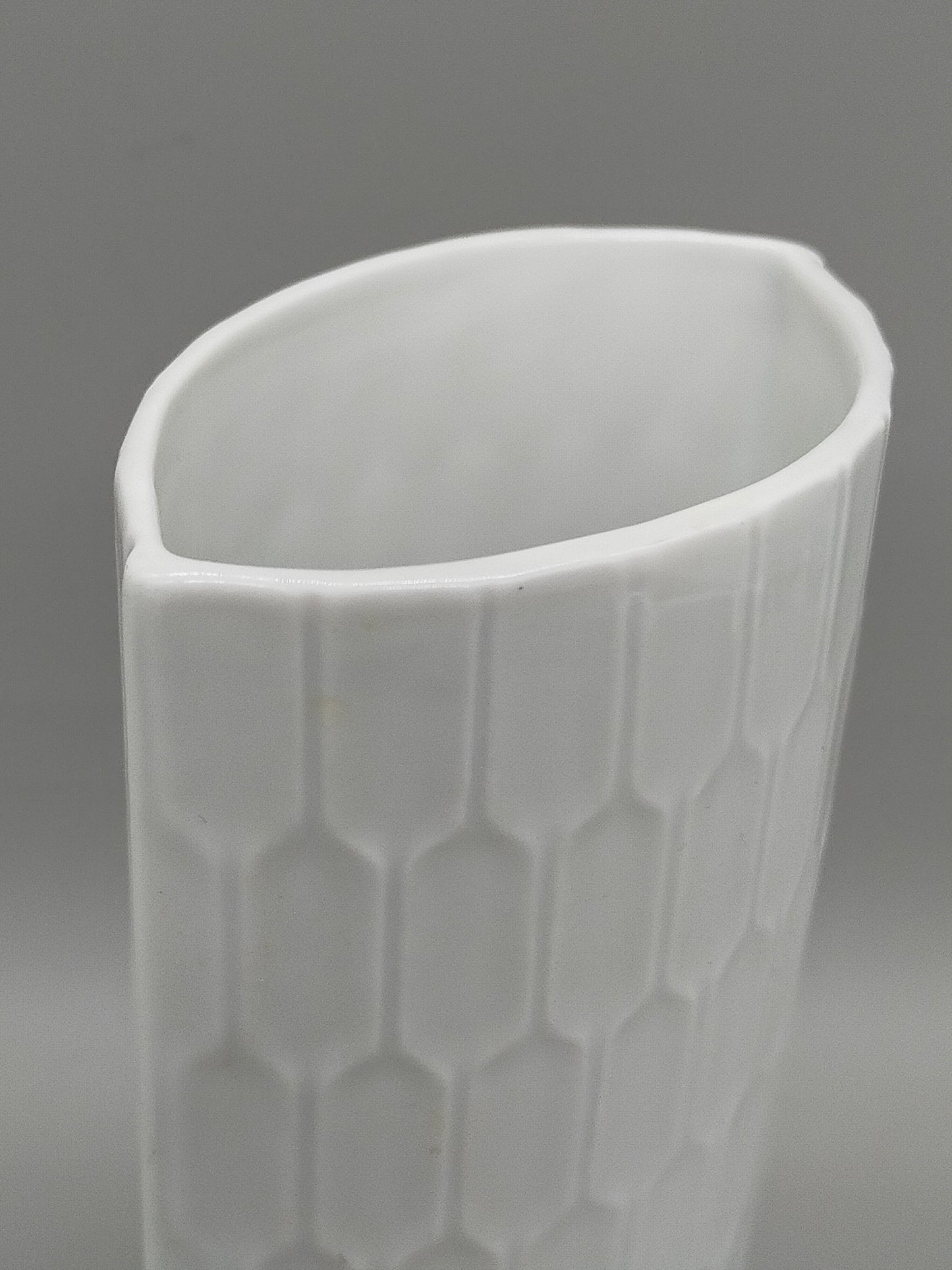 Zeitlose Alka Kunst Bavaria Vase – Weißes Relief-Design für modernes Wohnen