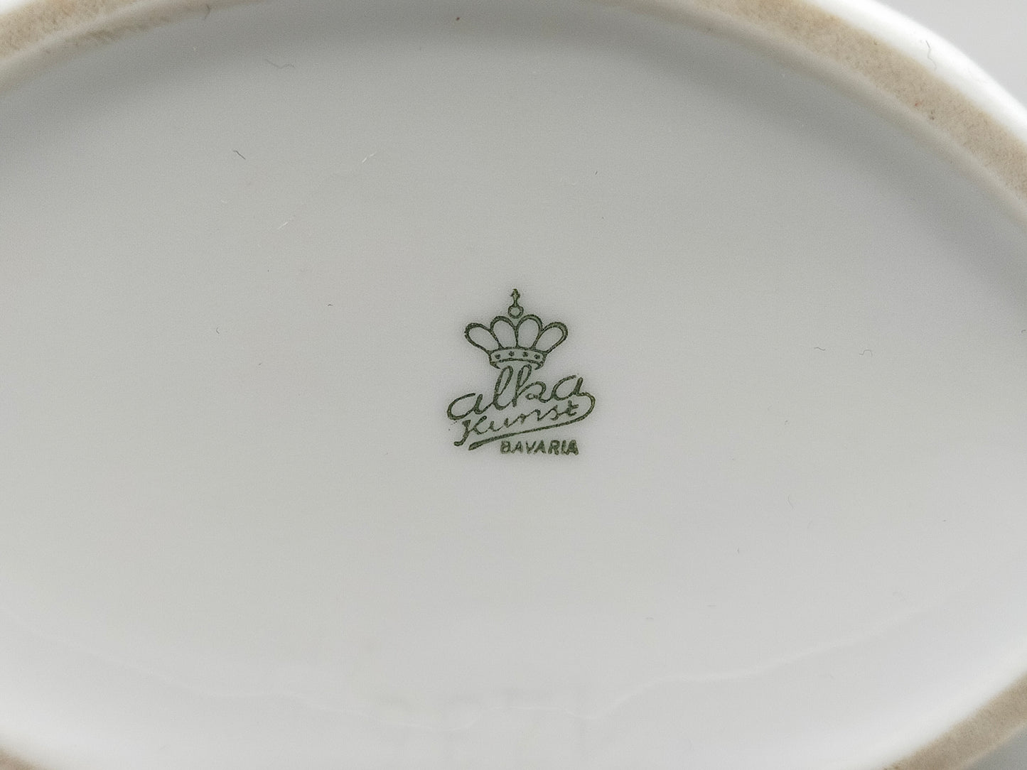 Zeitlose Alka Kunst Bavaria Vase – Weißes Relief-Design für modernes Wohnen