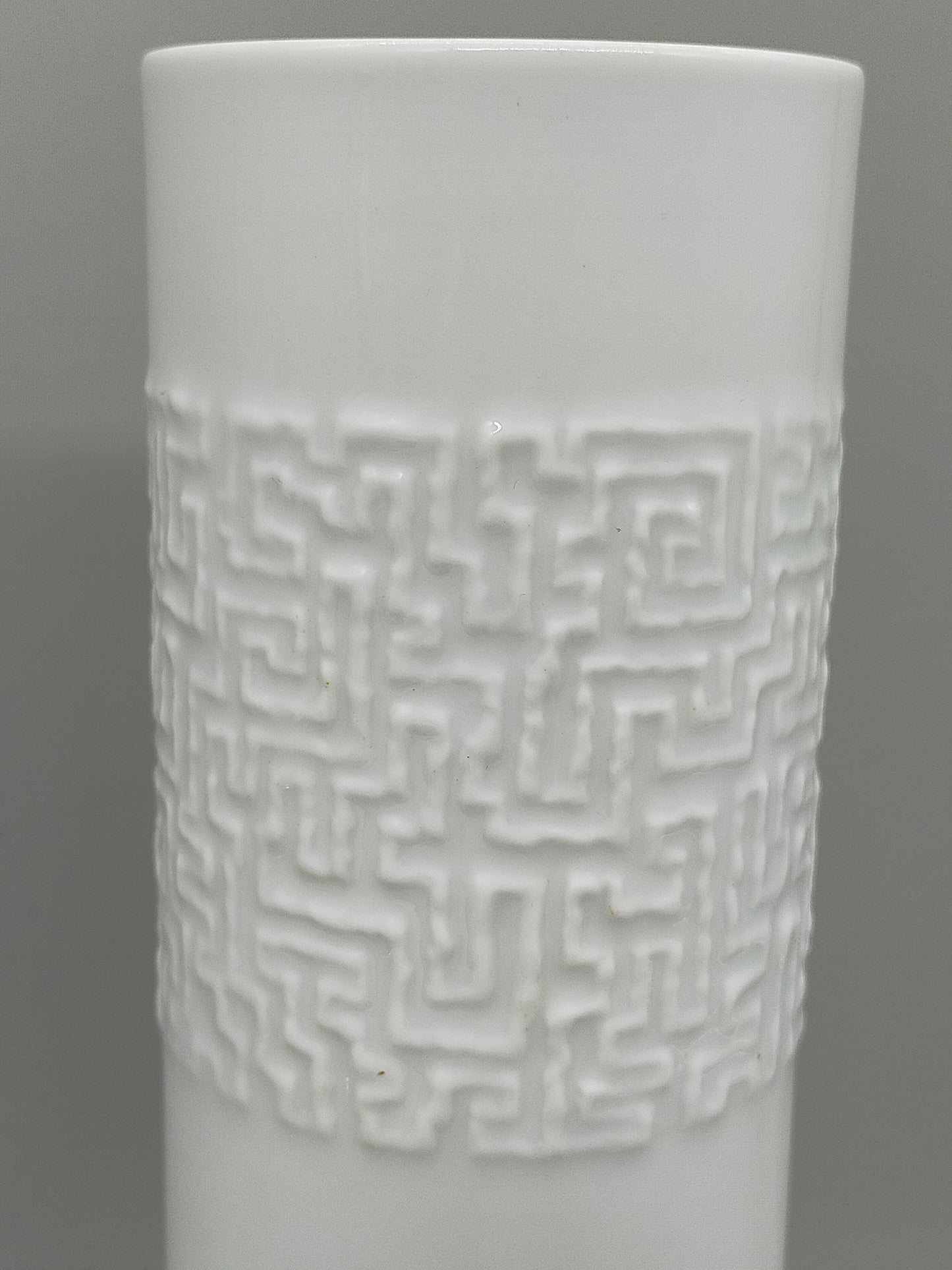 Edle AK Kaiser Porzellan Vase „Eos“ – Weißes Relief Design von M. Frey