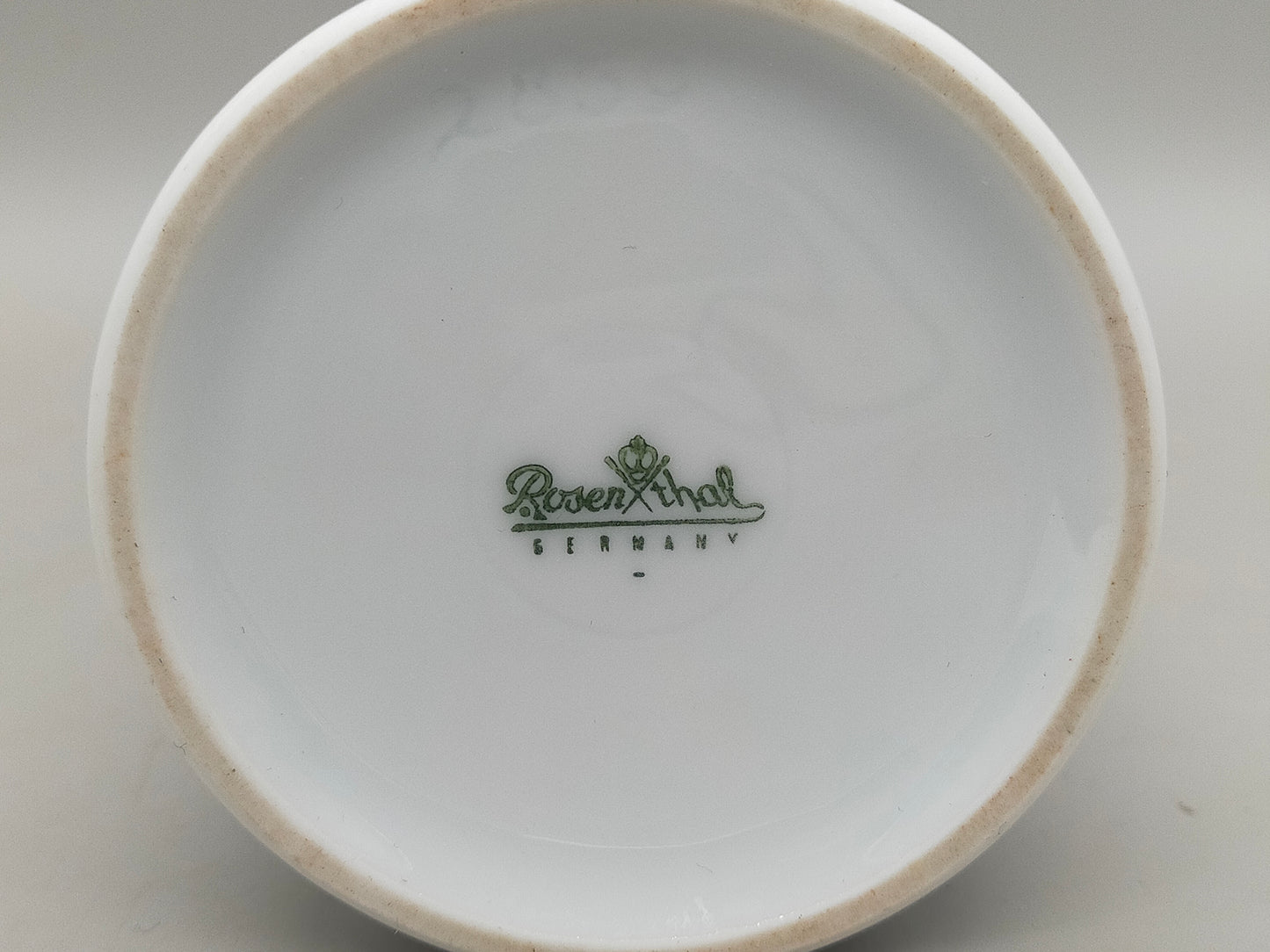 Edle AK Kaiser Porzellan Vase „Eos“ – Weißes Relief Design von M. Frey