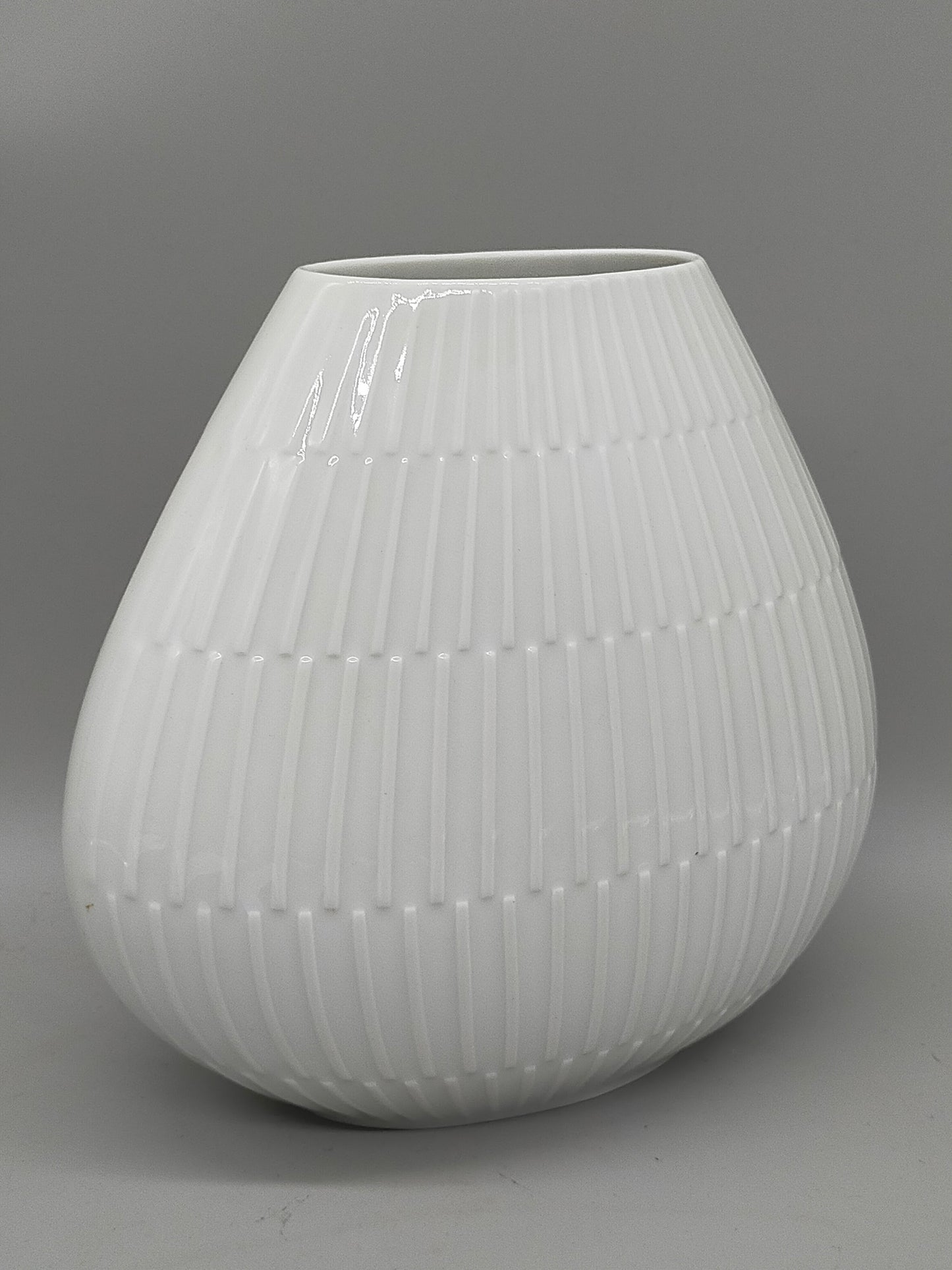 Exklusive H&G  Selb Bavaria Porzellan Vase – Weißes Relief-Design