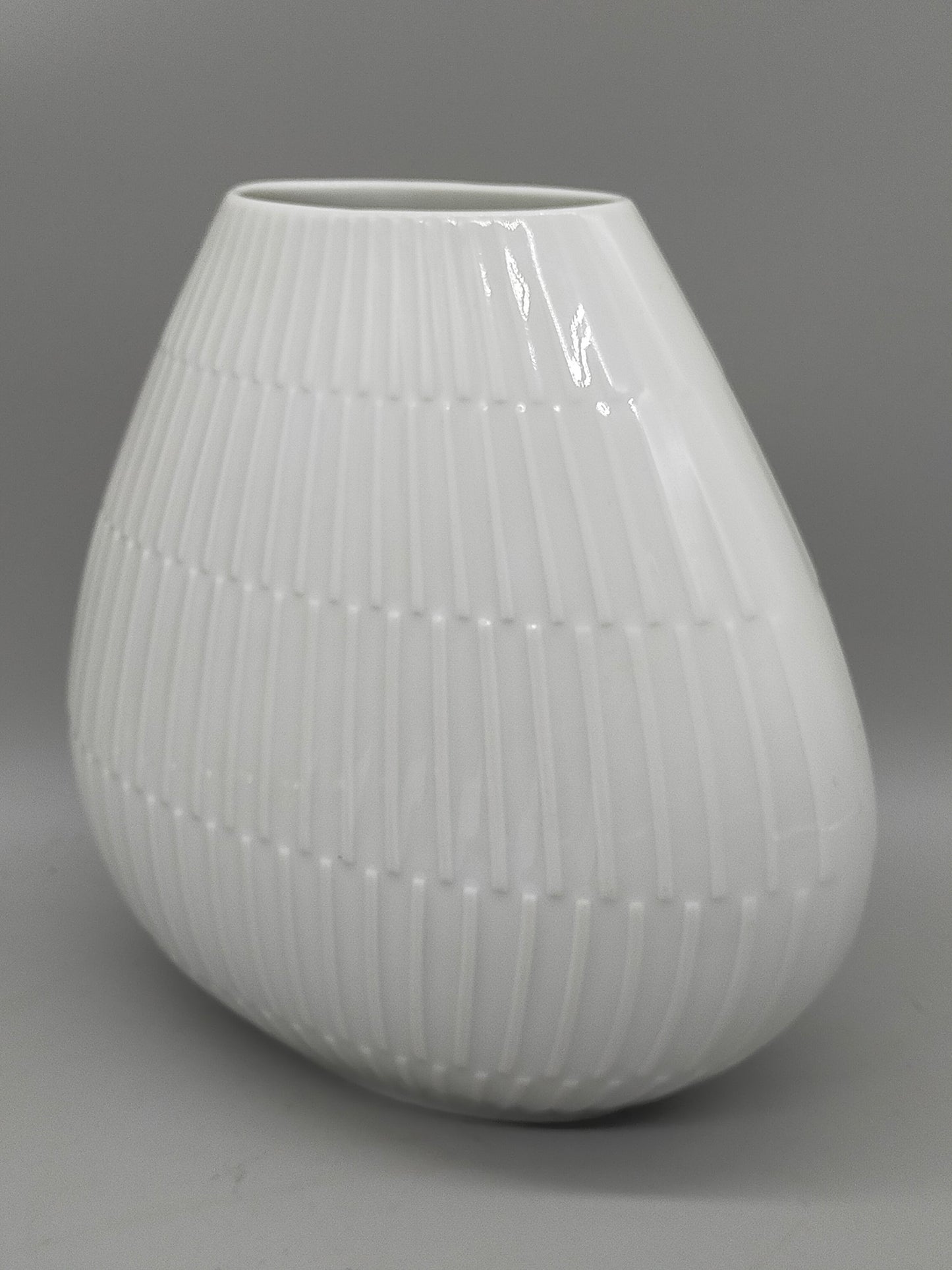 Exklusive H&G  Selb Bavaria Porzellan Vase – Weißes Relief-Design