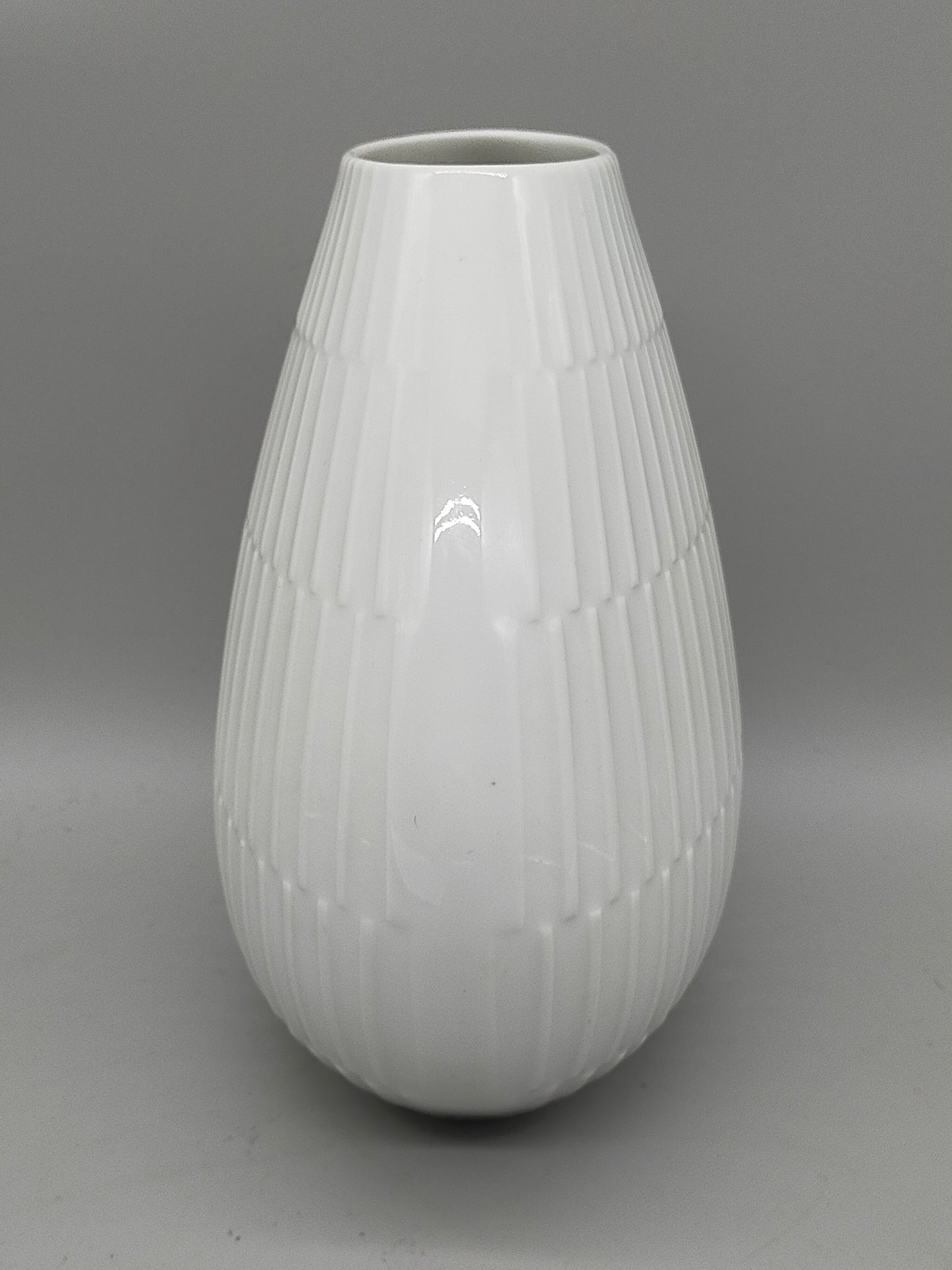 Exklusive H&G  Selb Bavaria Porzellan Vase – Weißes Relief-Design