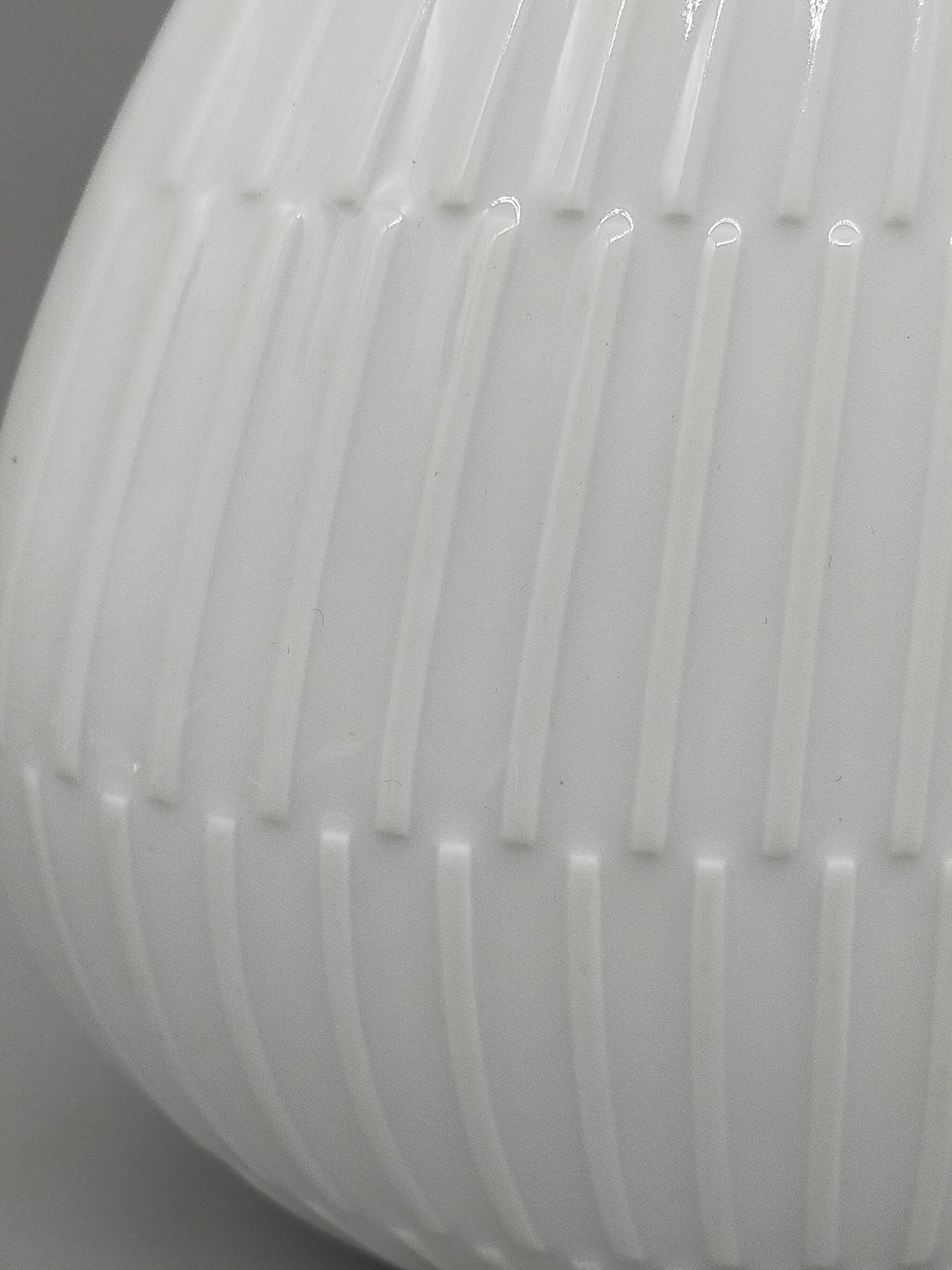Exklusive H&G  Selb Bavaria Porzellan Vase – Weißes Relief-Design